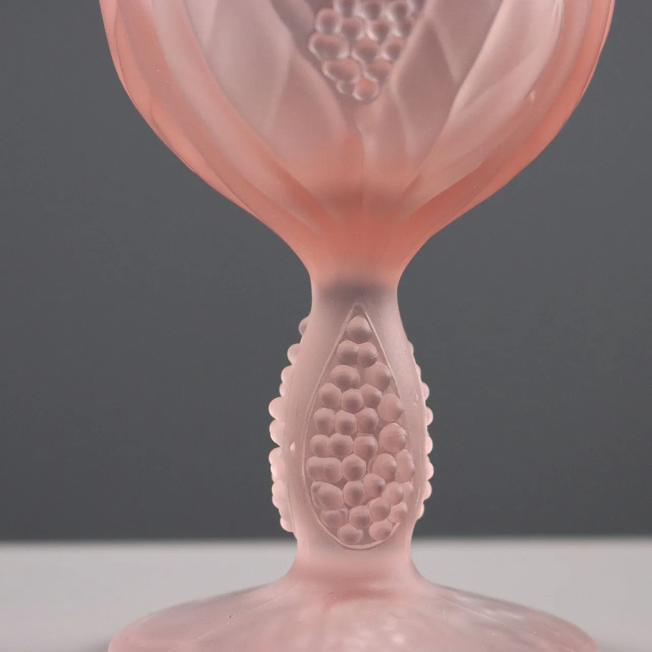 Bicchieri in vetro dai toni rosa con motivo vegetale, '900 9