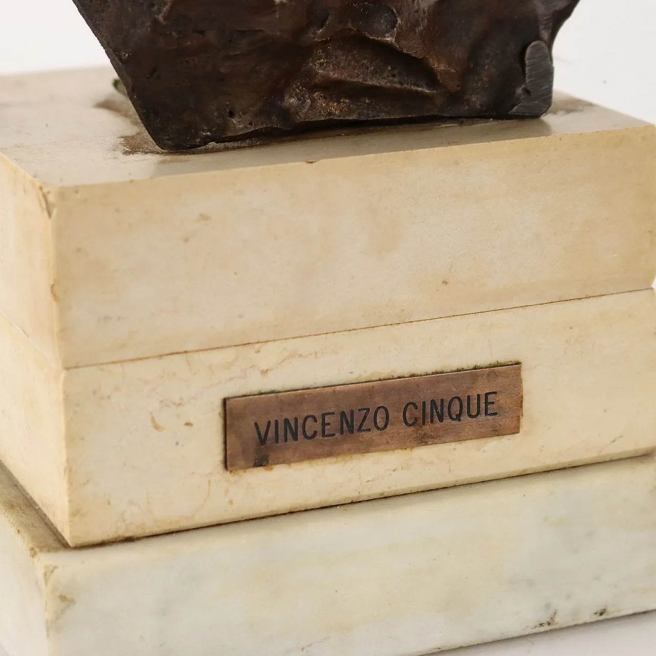 Vincenzo Cinque, Busto di ragazzo, scultura in bronzo e marmo 9