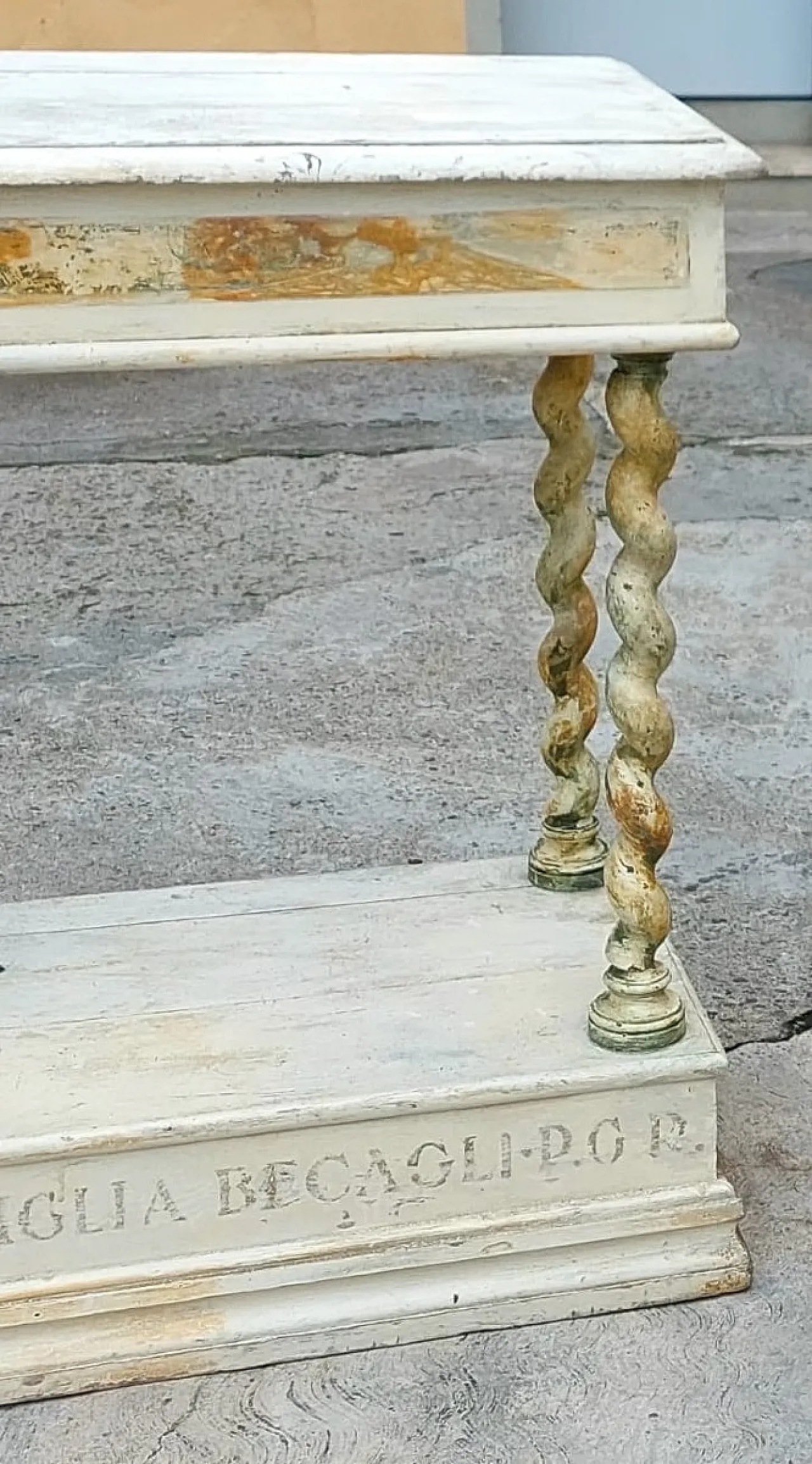 Pair of small lacquered consoles, 18th century 4