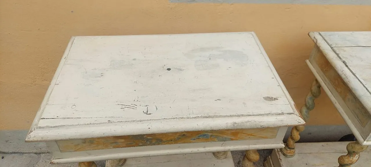 Pair of small lacquered consoles, 18th century 7