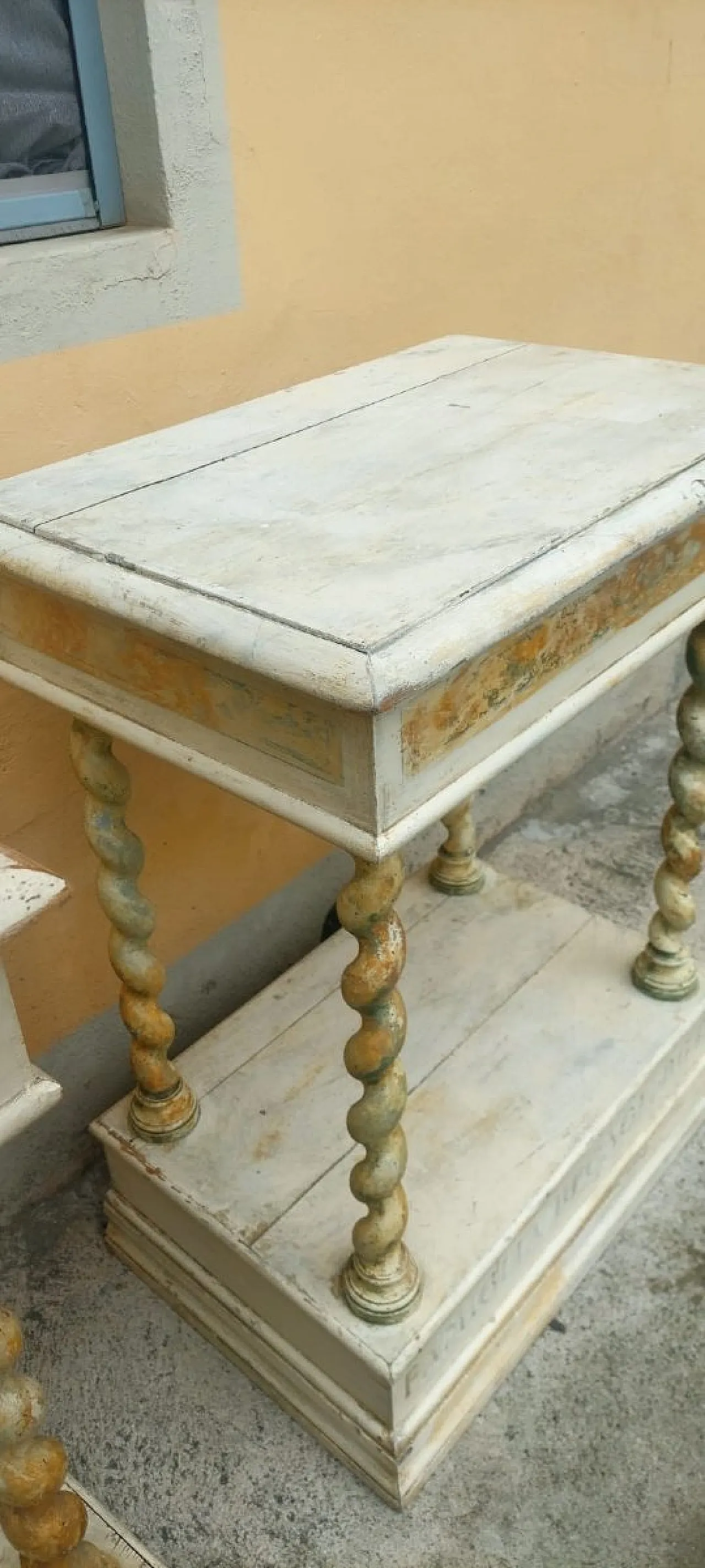 Pair of small lacquered consoles, 18th century 9