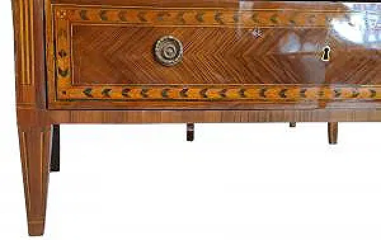 Chest of drawers with three laminated drawers, 18th century 4