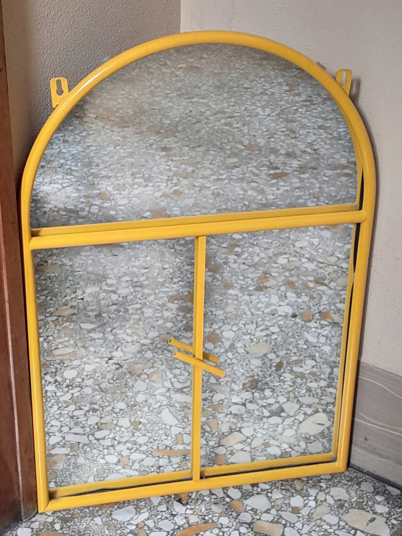 Specchio a forma di finestra 1