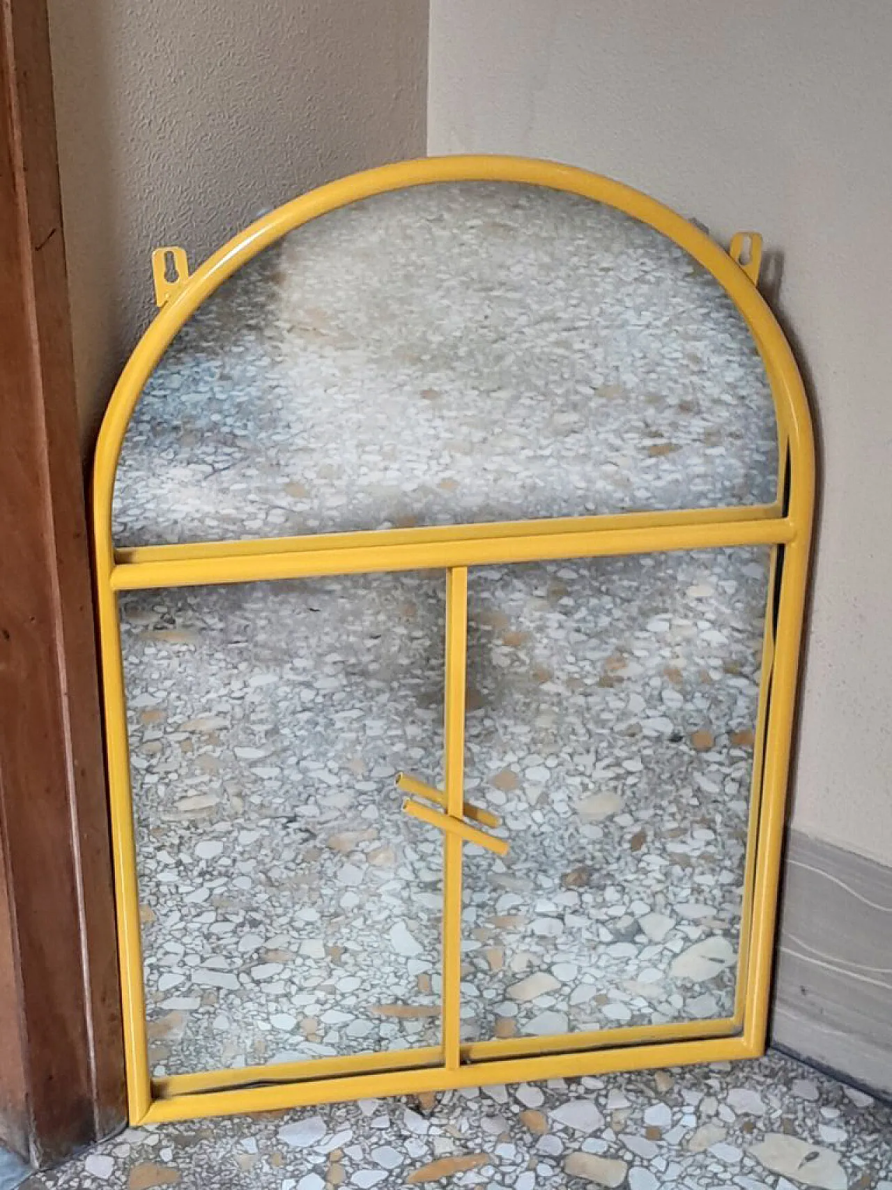 Specchio a forma di finestra 2