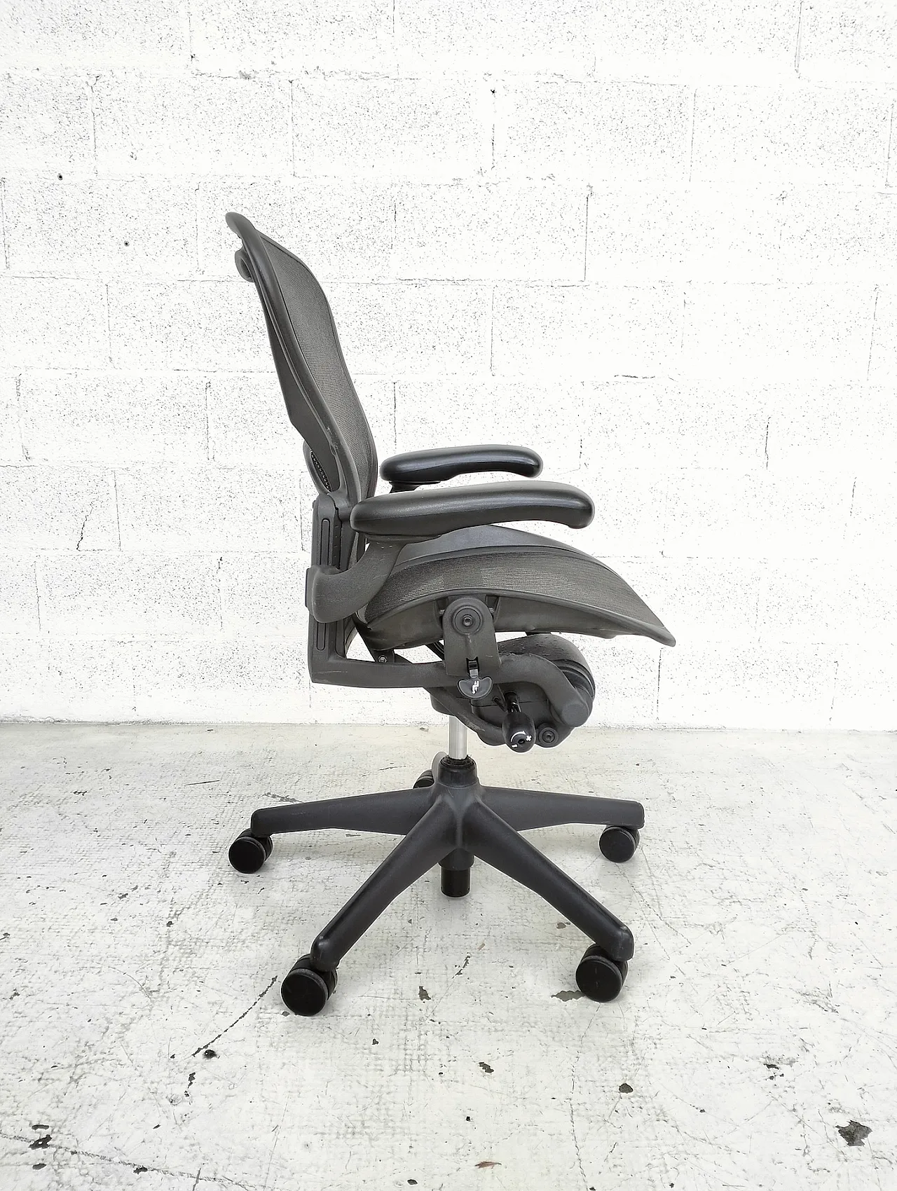 “Aeron” office chair by Herman Miller  2000s 4