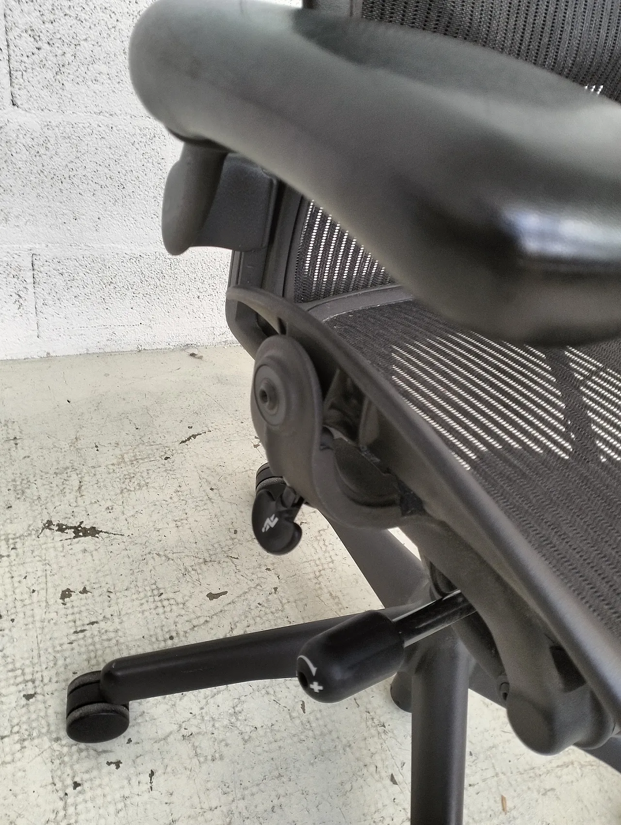 “Aeron” office chair by Herman Miller  2000s 6