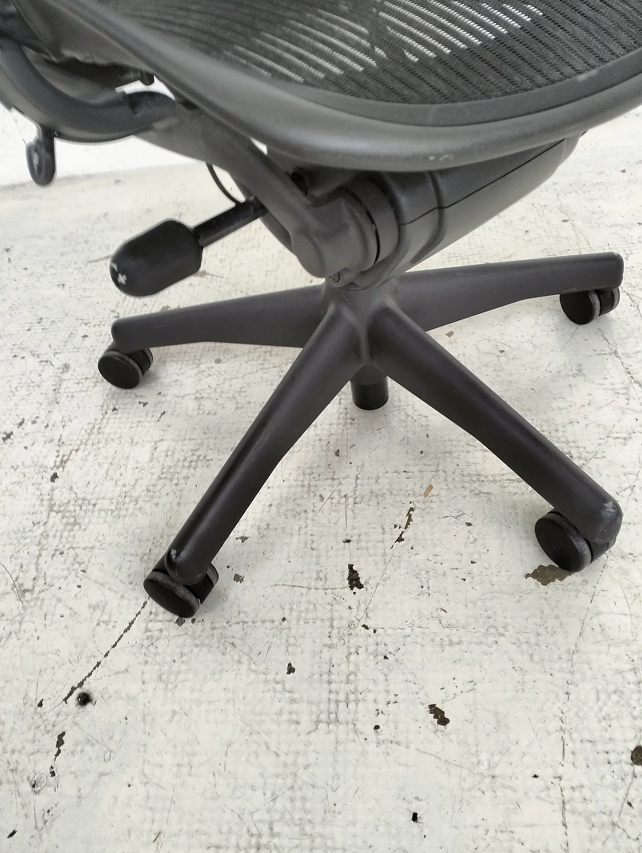 “Aeron” office chair by Herman Miller  2000s 9