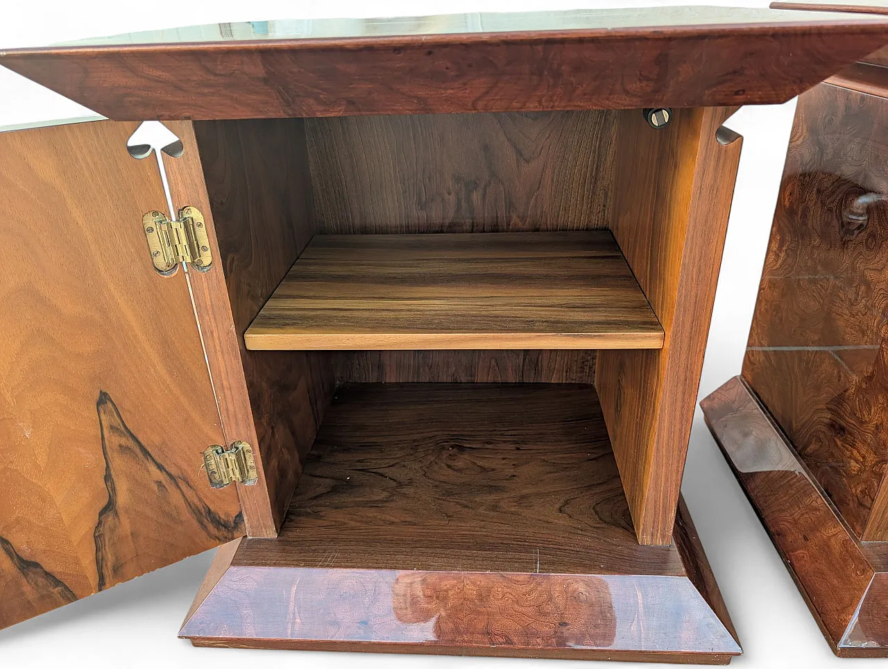 Comò e comodini in radica e ottone, Italia anni '70 17