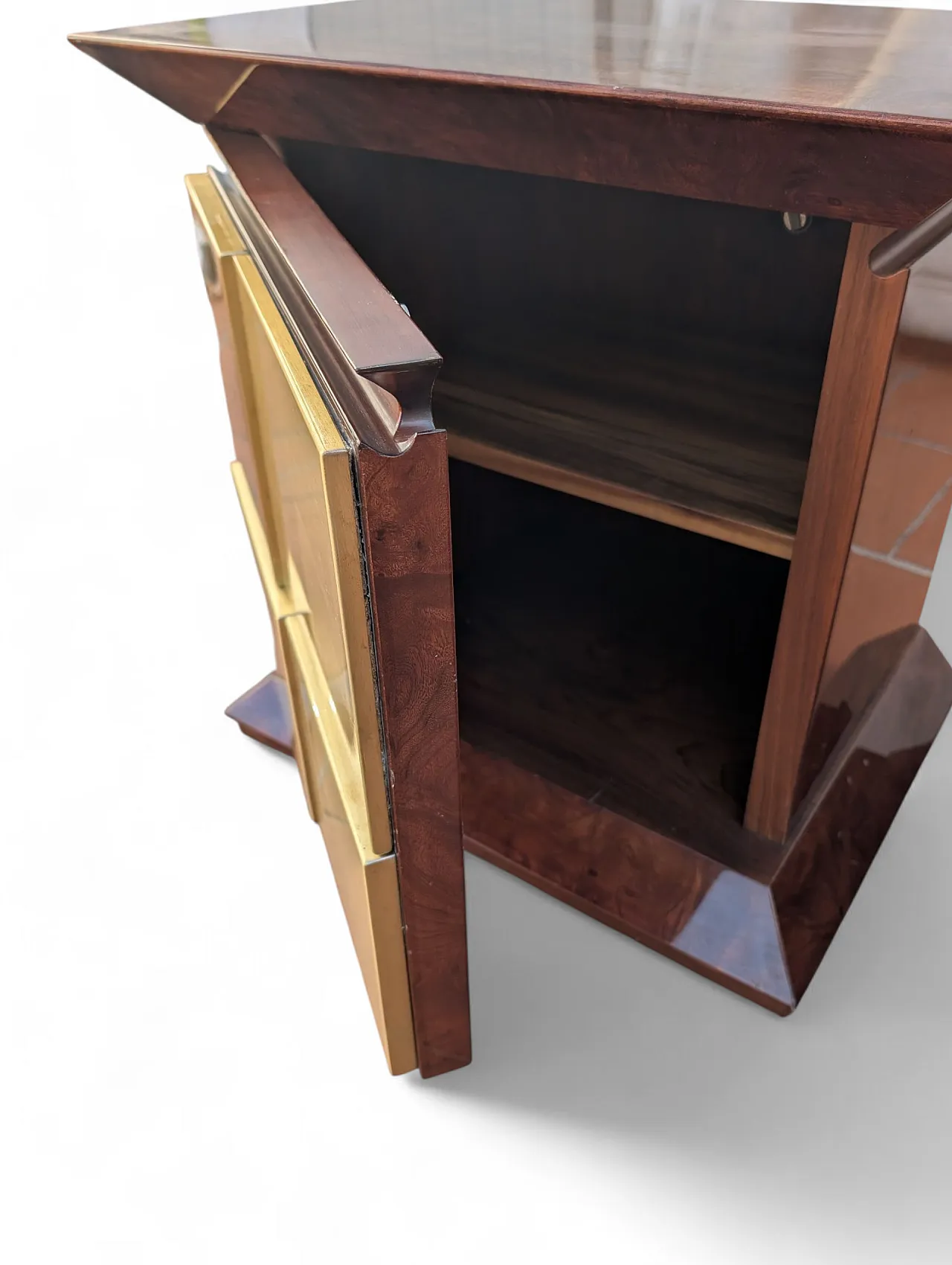 Comò e comodini in radica e ottone, Italia anni '70 18