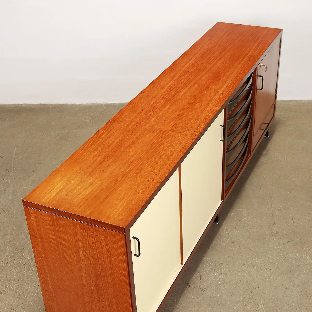 Credenza con ante scorrevoli in teak e formica, '900 9