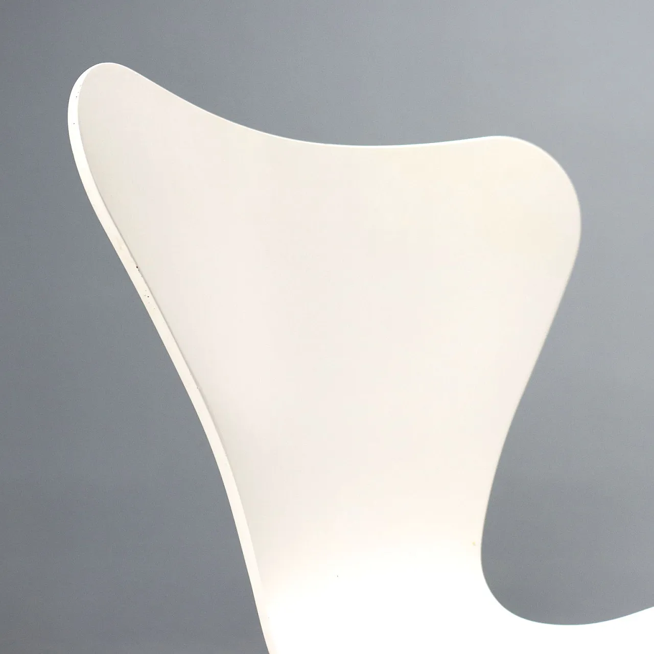 Coppia di sedie in multistrato laccato bianco e acciaio, '900 3