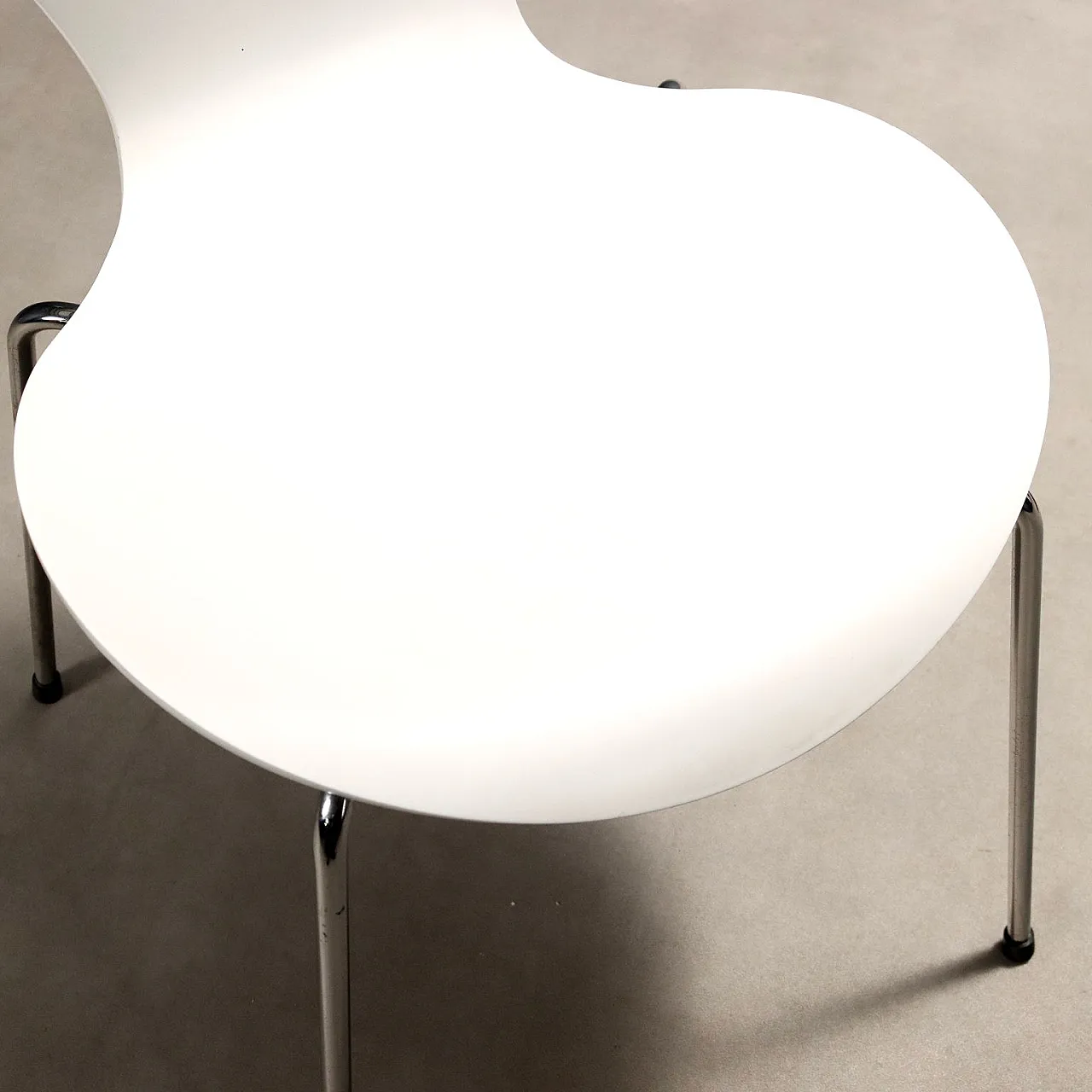 Coppia di sedie in multistrato laccato bianco e acciaio, '900 4