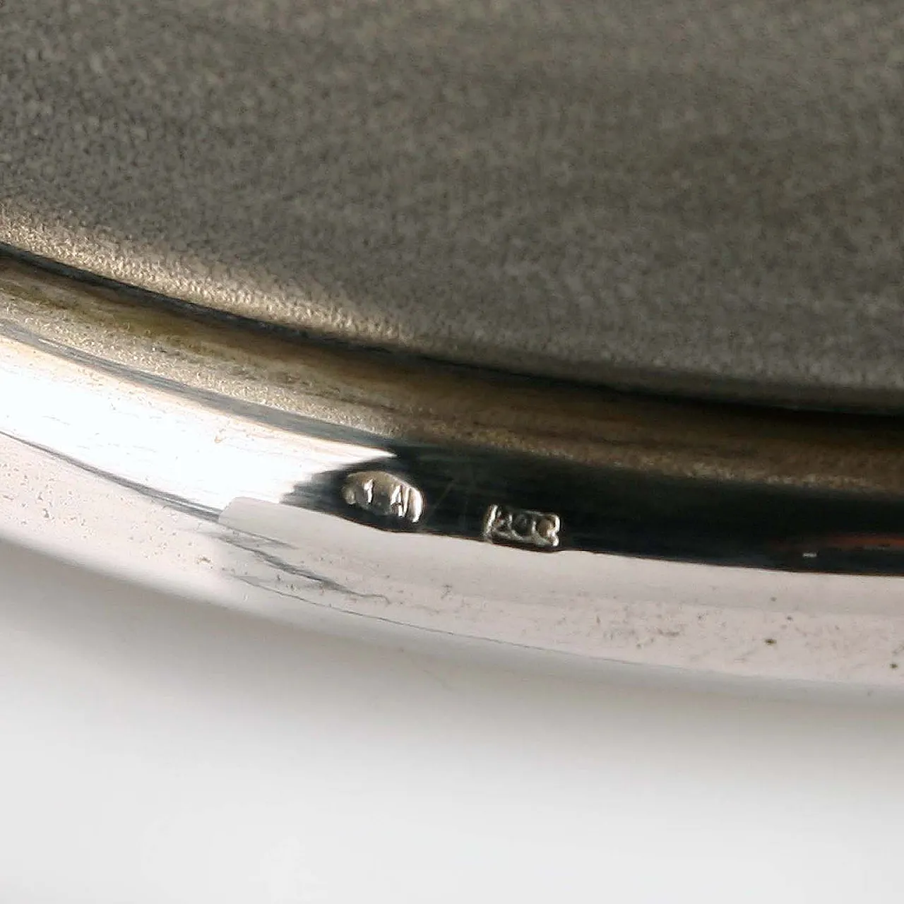 Brocca in argento cesellato, legno e vetro, '900 10