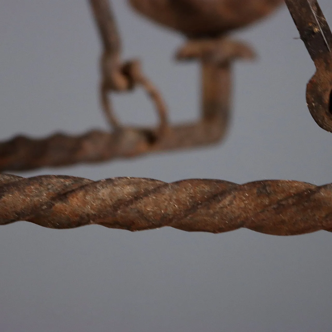 Lampadario in ferro battuto a sette luci, '800 10