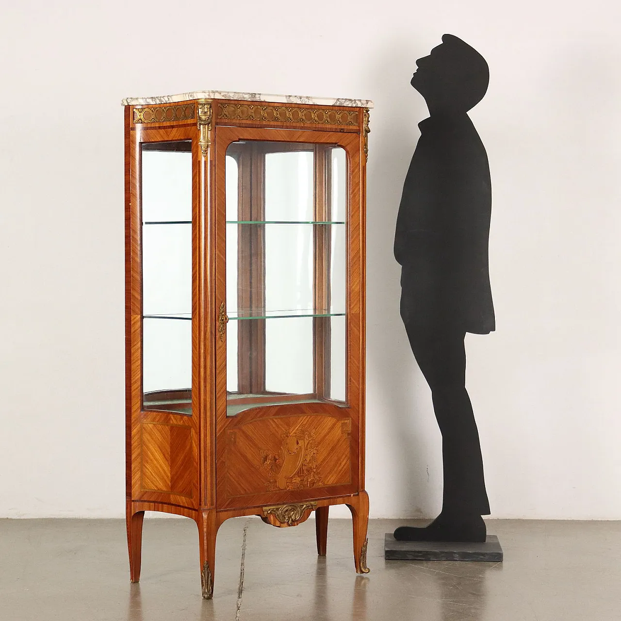 Neoclassical bois de rose display cabinet with marble top, early 1900s 2