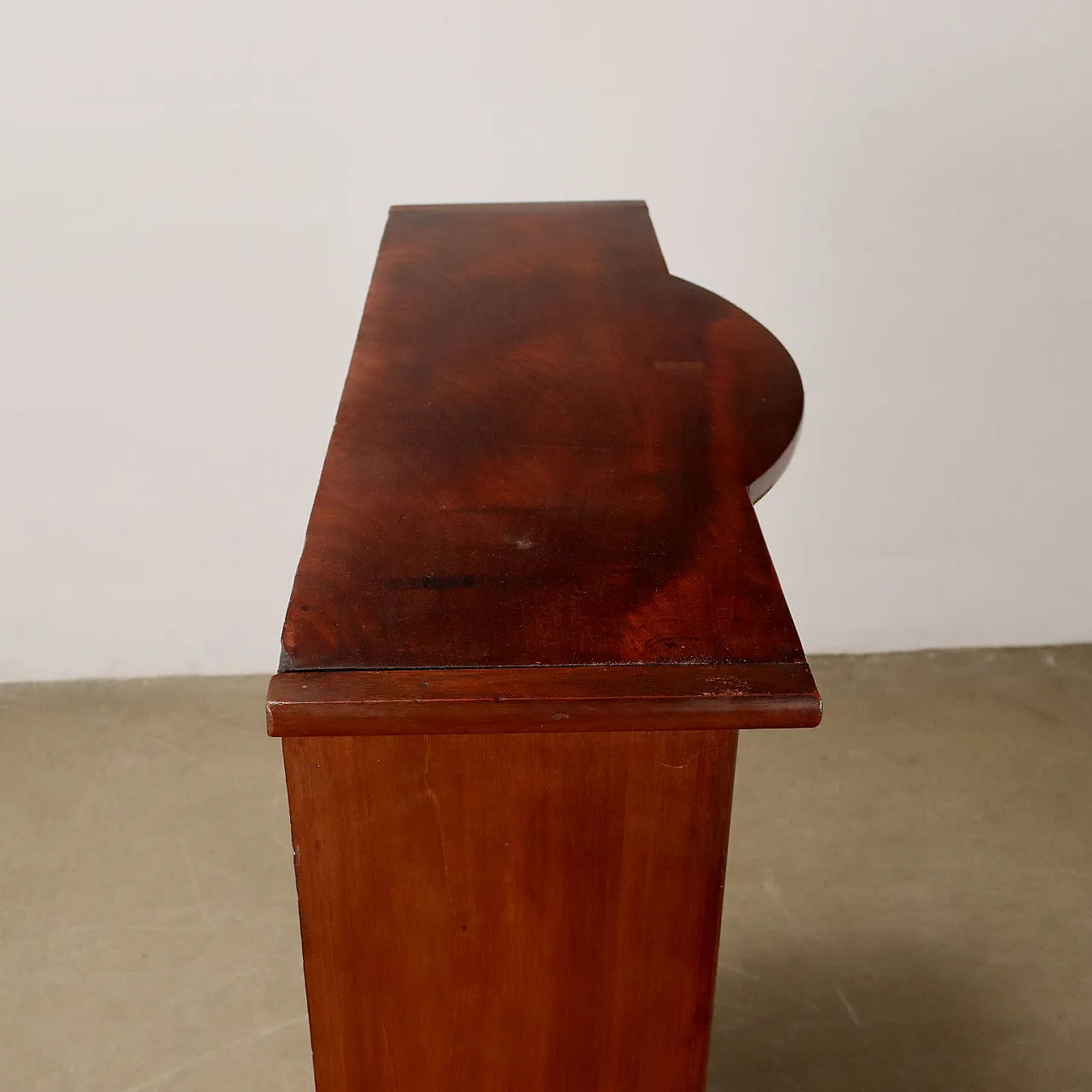 Credenza in mogano con tris di finti cassetti e anta bombata, '800 7