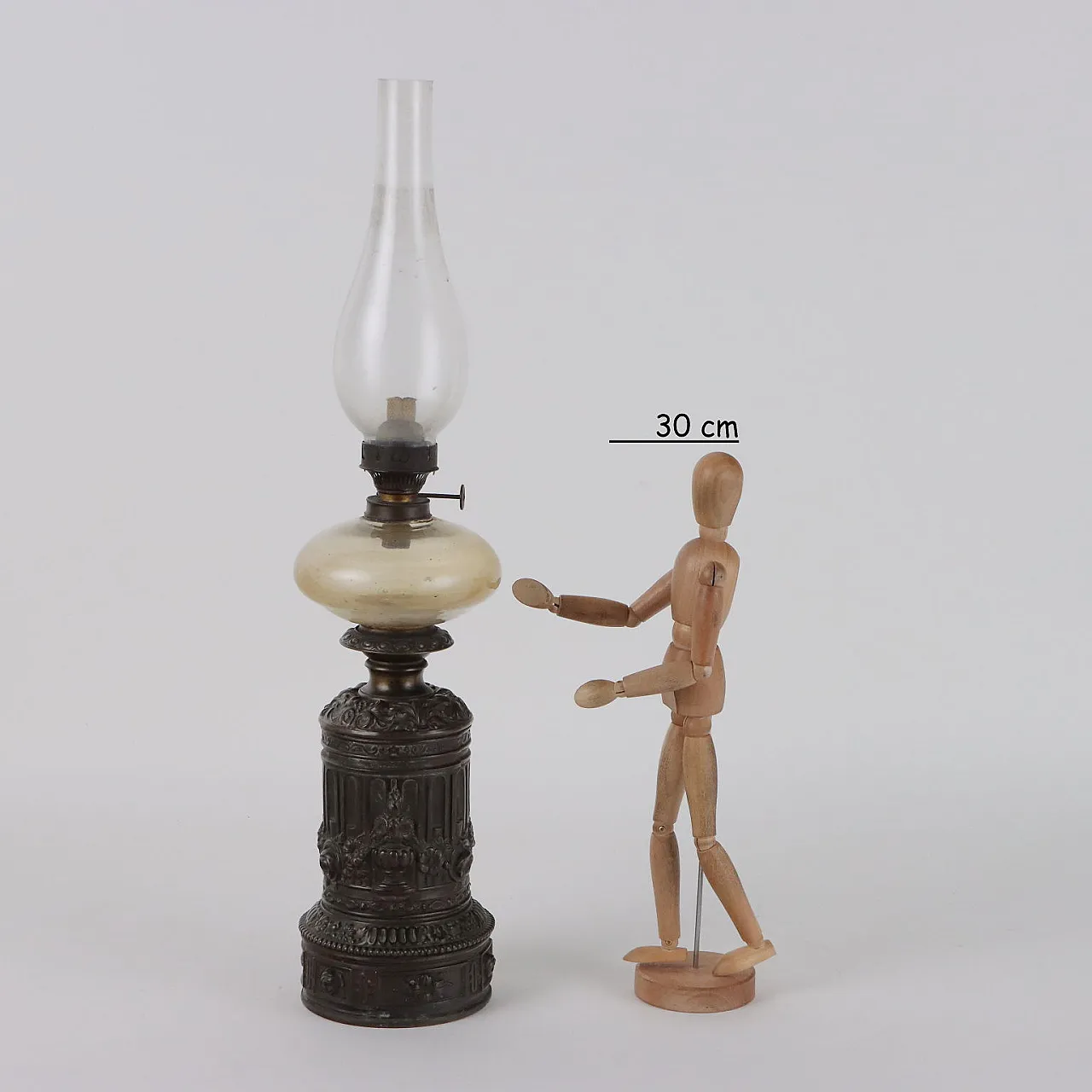 Embossed bronze sheet oil lamp with relief decoration by R. Ditmar Wien, late 19th century 2