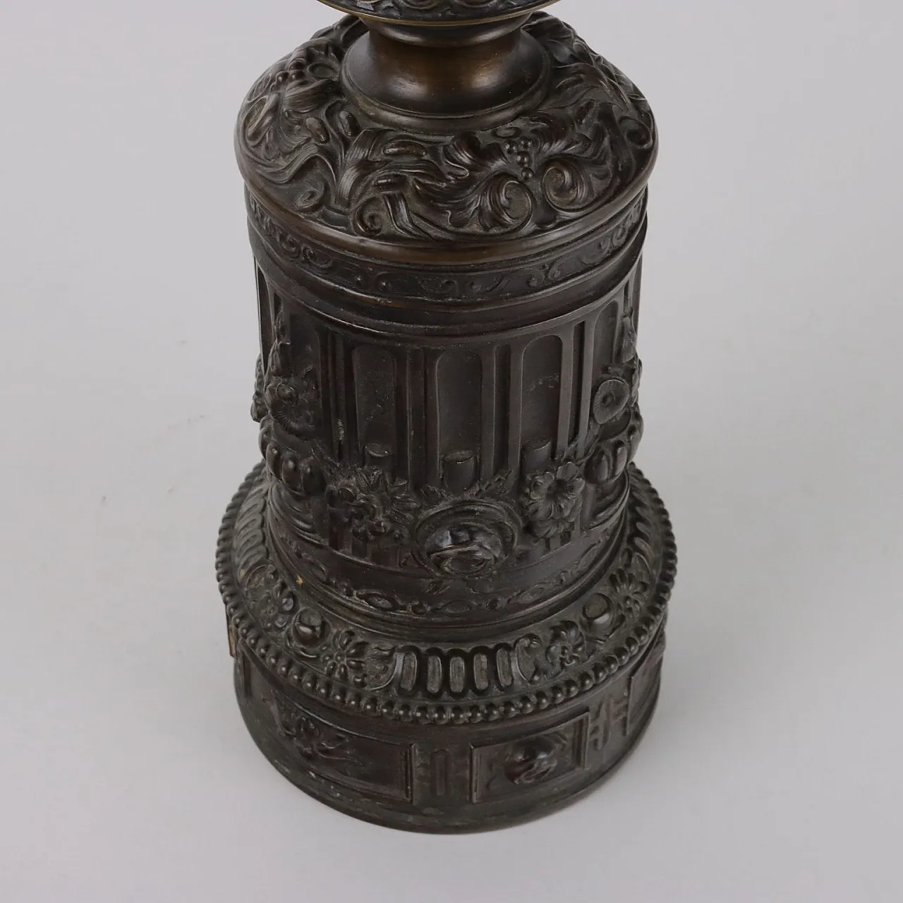 Embossed bronze sheet oil lamp with relief decoration by R. Ditmar Wien, late 19th century 5