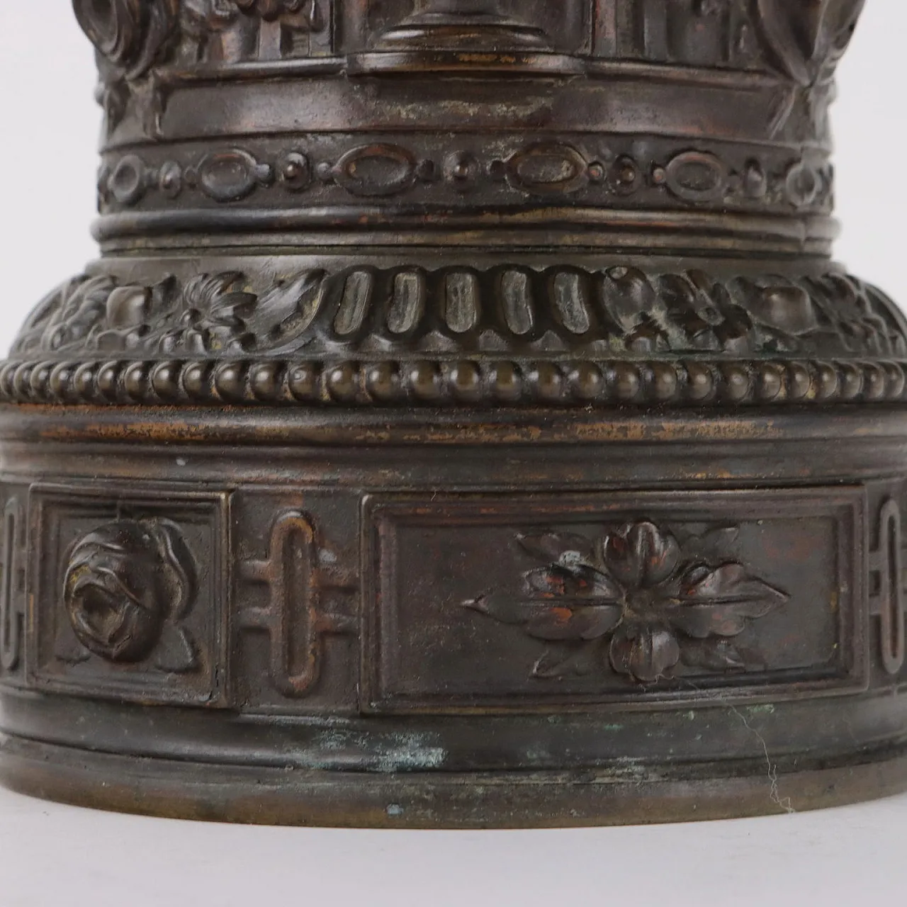 Embossed bronze sheet oil lamp with relief decoration by R. Ditmar Wien, late 19th century 6