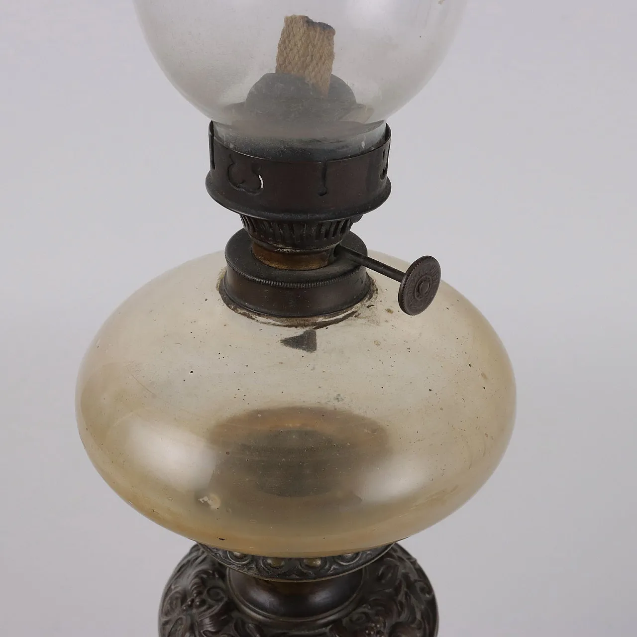 Embossed bronze sheet oil lamp with relief decoration by R. Ditmar Wien, late 19th century 7