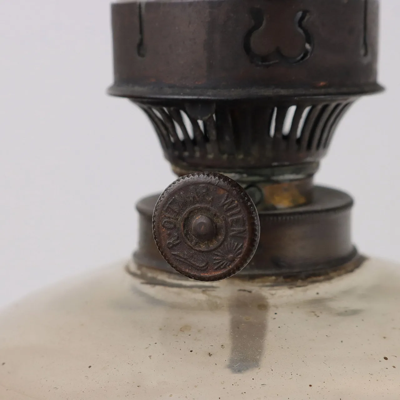 Embossed bronze sheet oil lamp with relief decoration by R. Ditmar Wien, late 19th century 8