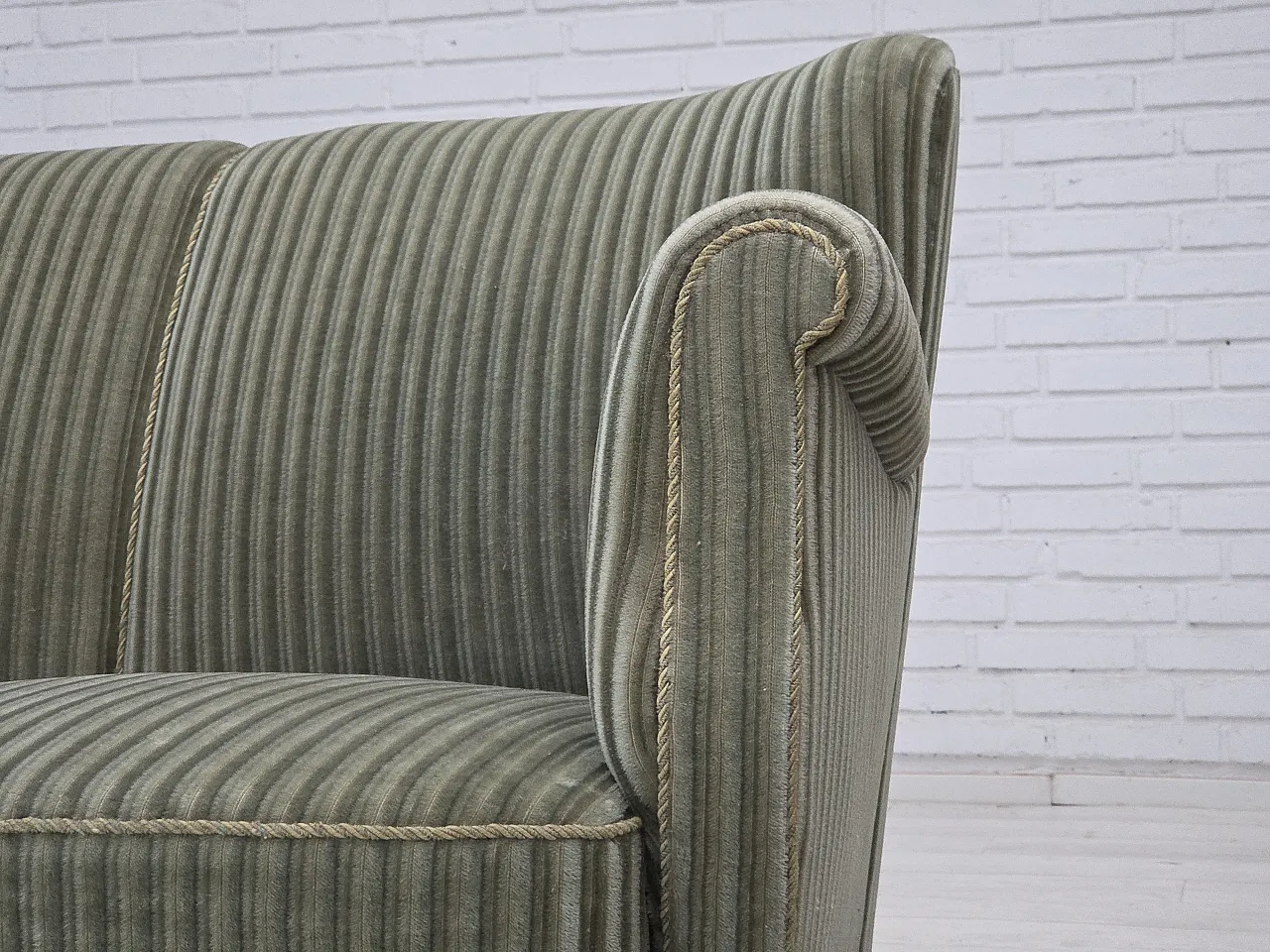 Divano danese a 3 posti in velluto verde e quercia, anni '60 2