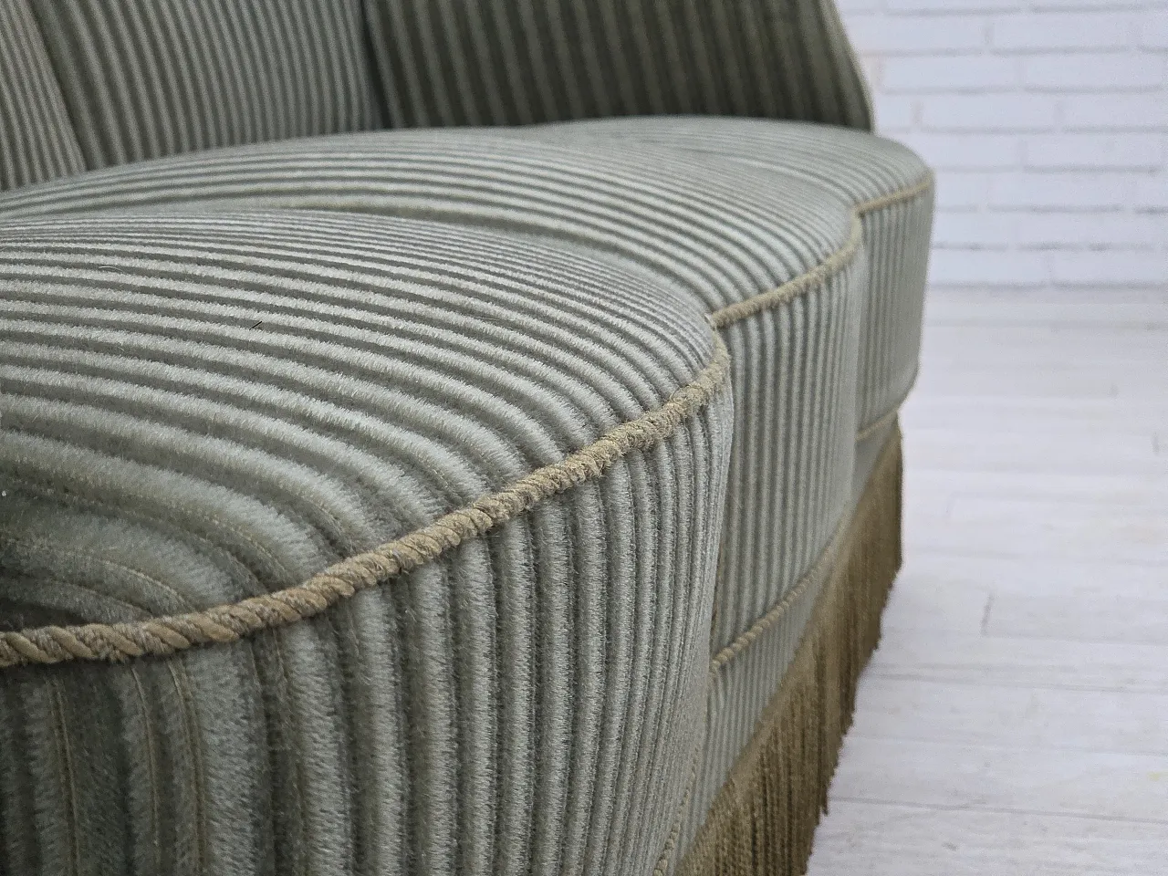 Divano danese a 3 posti in velluto verde e quercia, anni '60 12