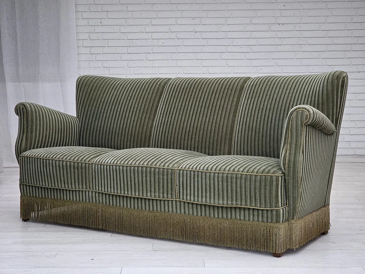 Divano danese a 3 posti in velluto verde e quercia, anni '60 19