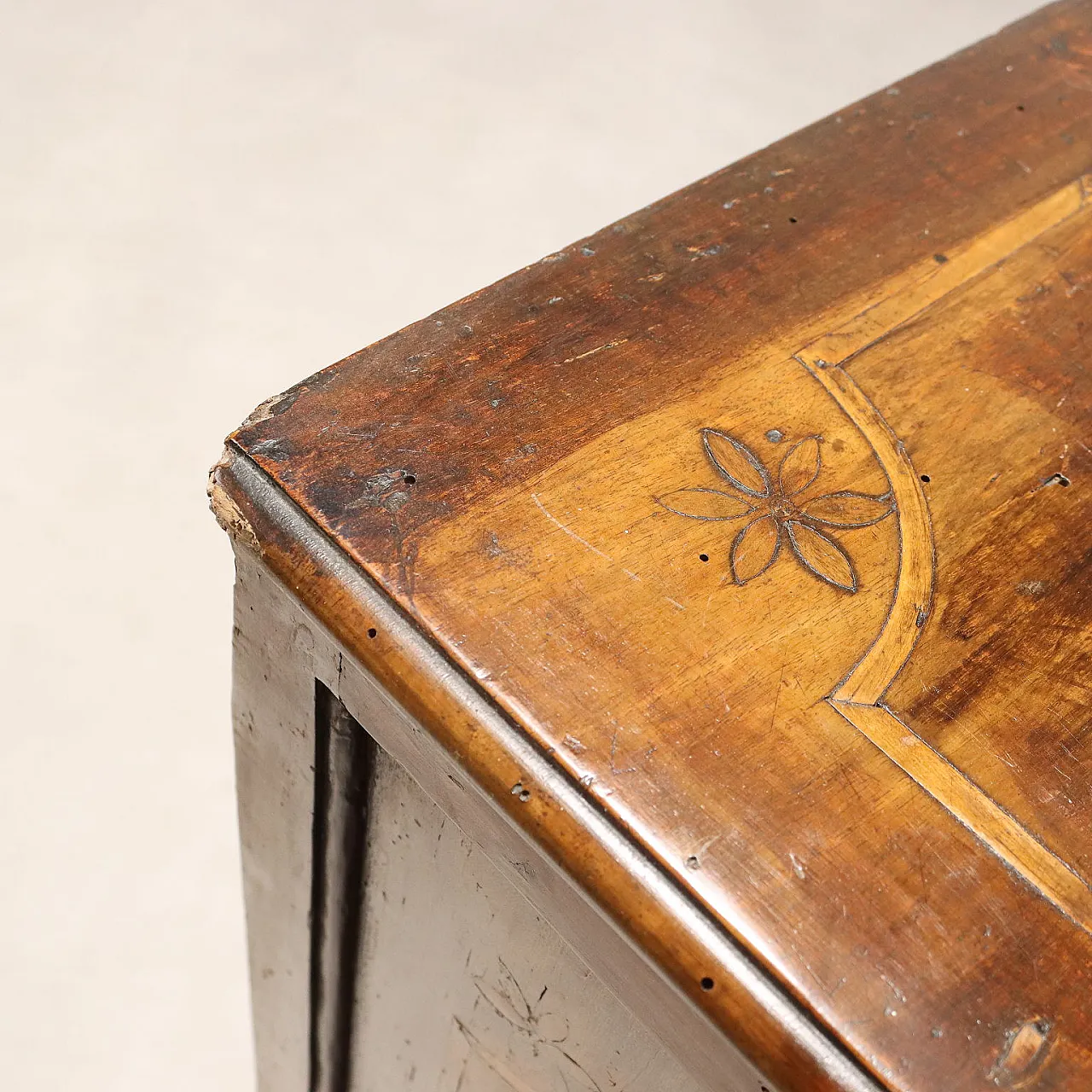 Cassettone neoclassico veneziano in acero, fine '700 10