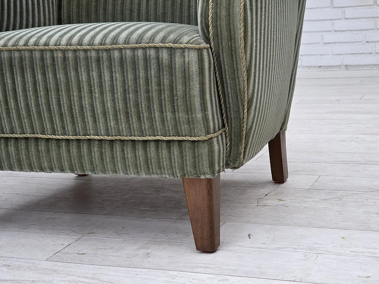 Poltrona danese, velluto verde, quercia, anni '60 4