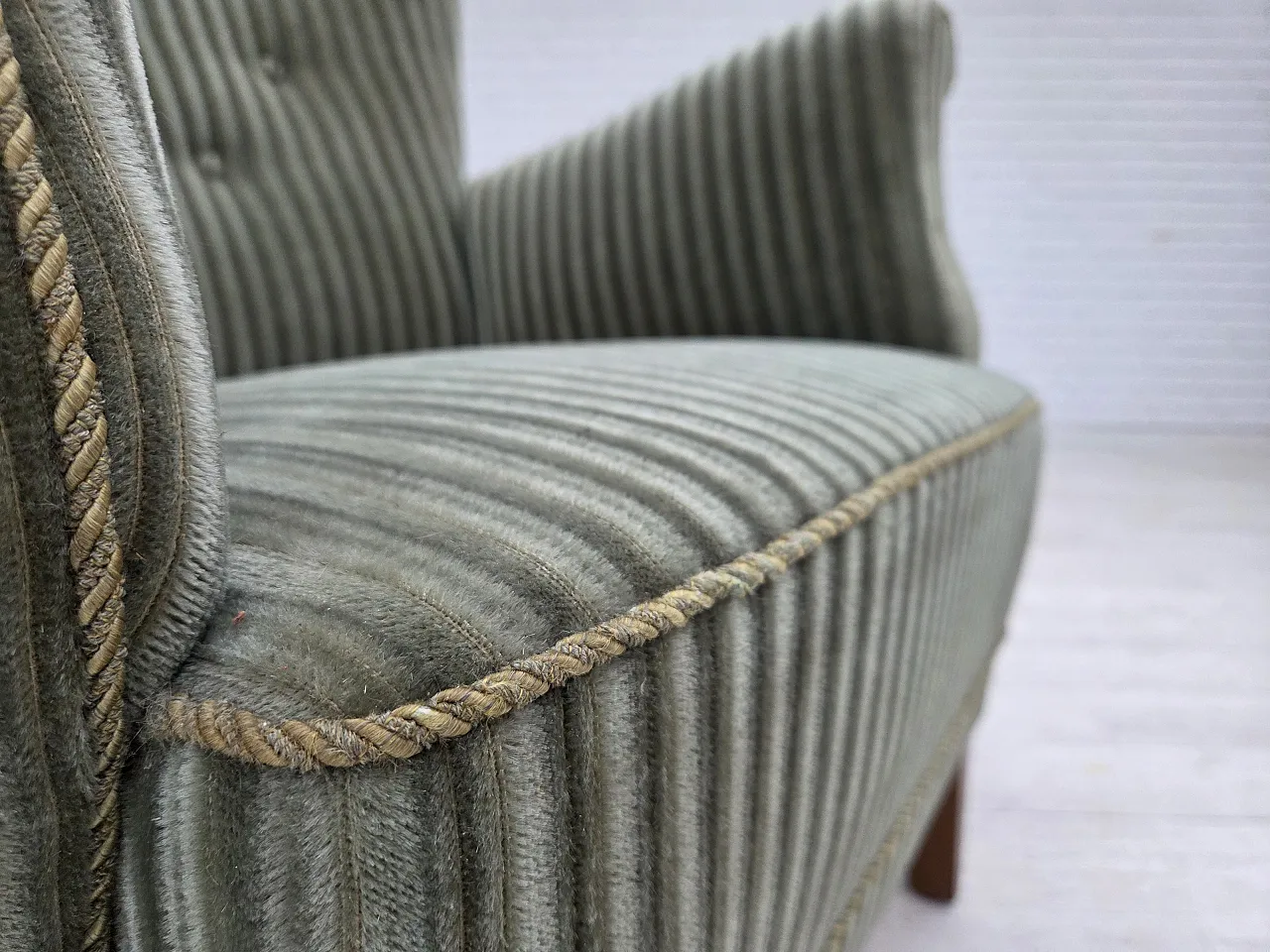 Poltrona danese, velluto verde, quercia, anni '60 7