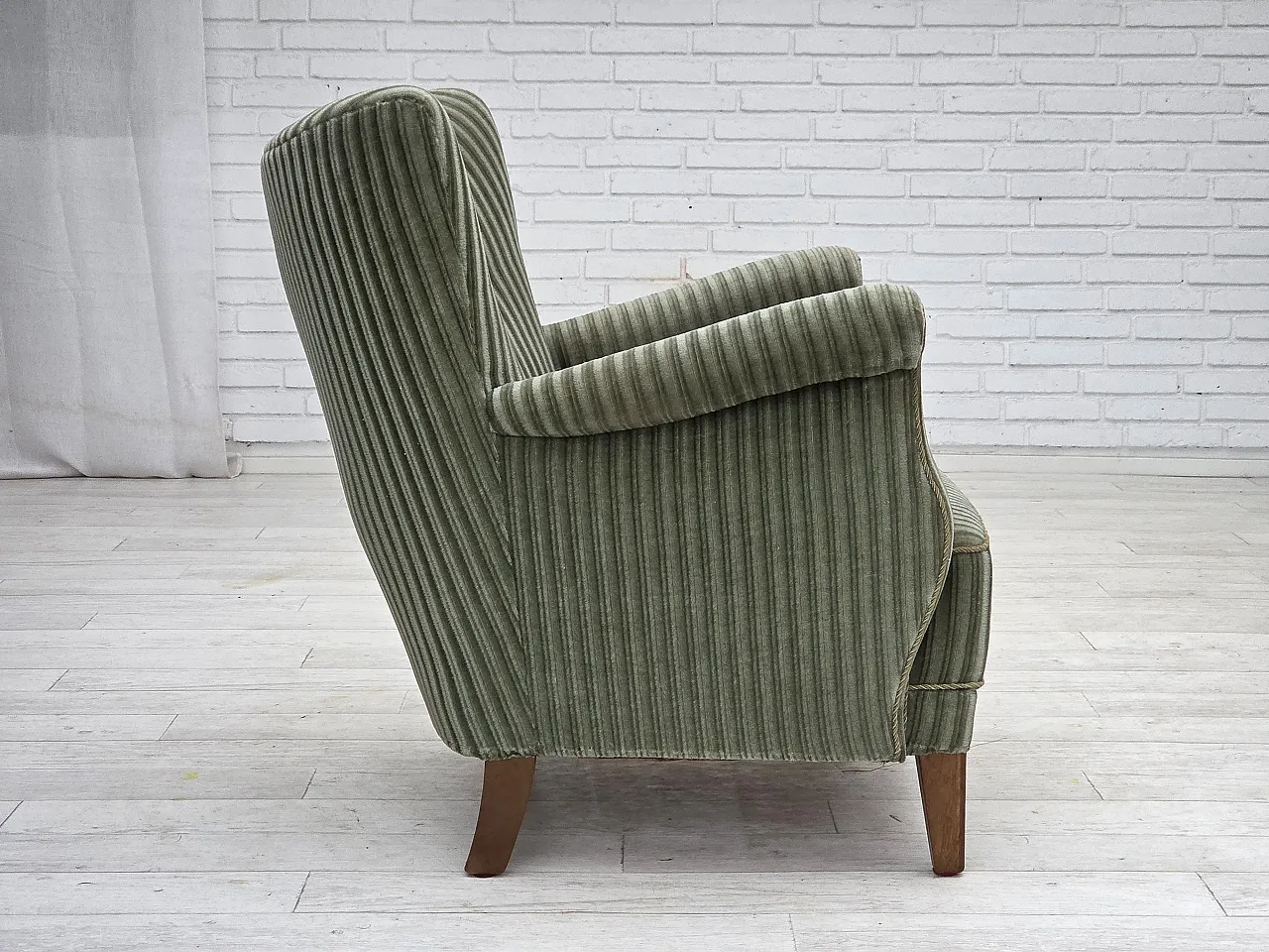 Poltrona danese, velluto verde, quercia, anni '60 8