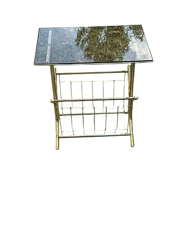 Tavolino laterale in ottone e vetro fumé con portariviste, anni '70