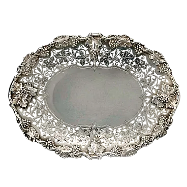 Vassoio ovale in argento con decoro cesellato e inciso, '900