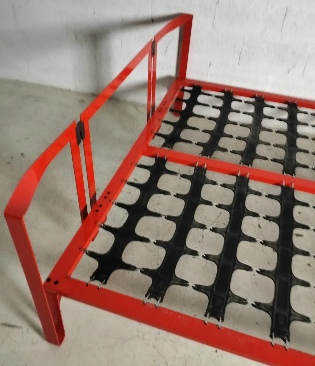 Vanessa red metal double bed by Tobia Scarpa for Gavina, 70s 9