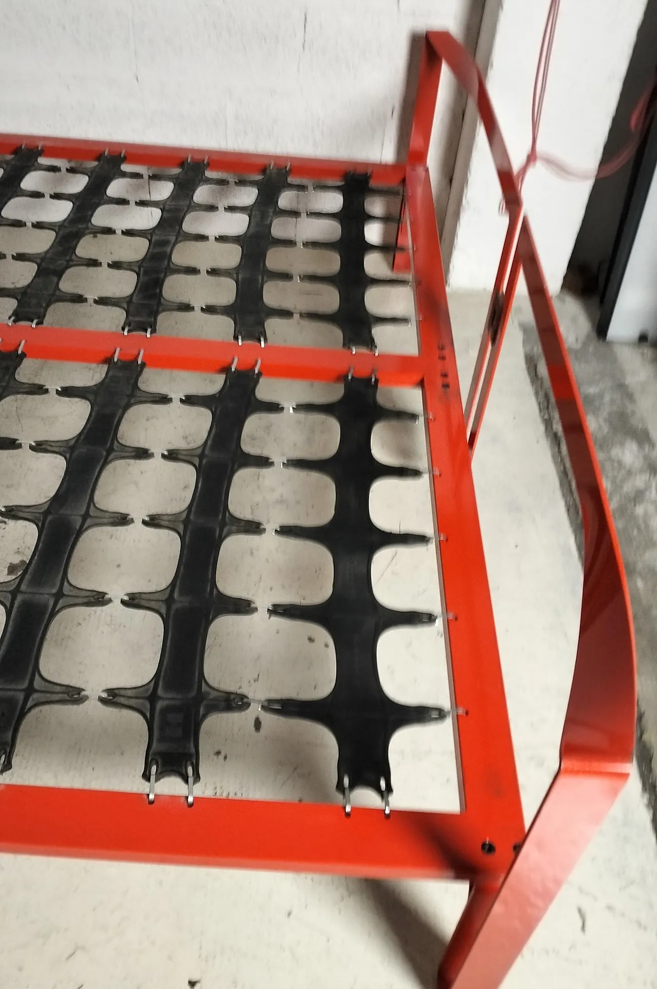 Vanessa red metal double bed by Tobia Scarpa for Gavina, 70s 11