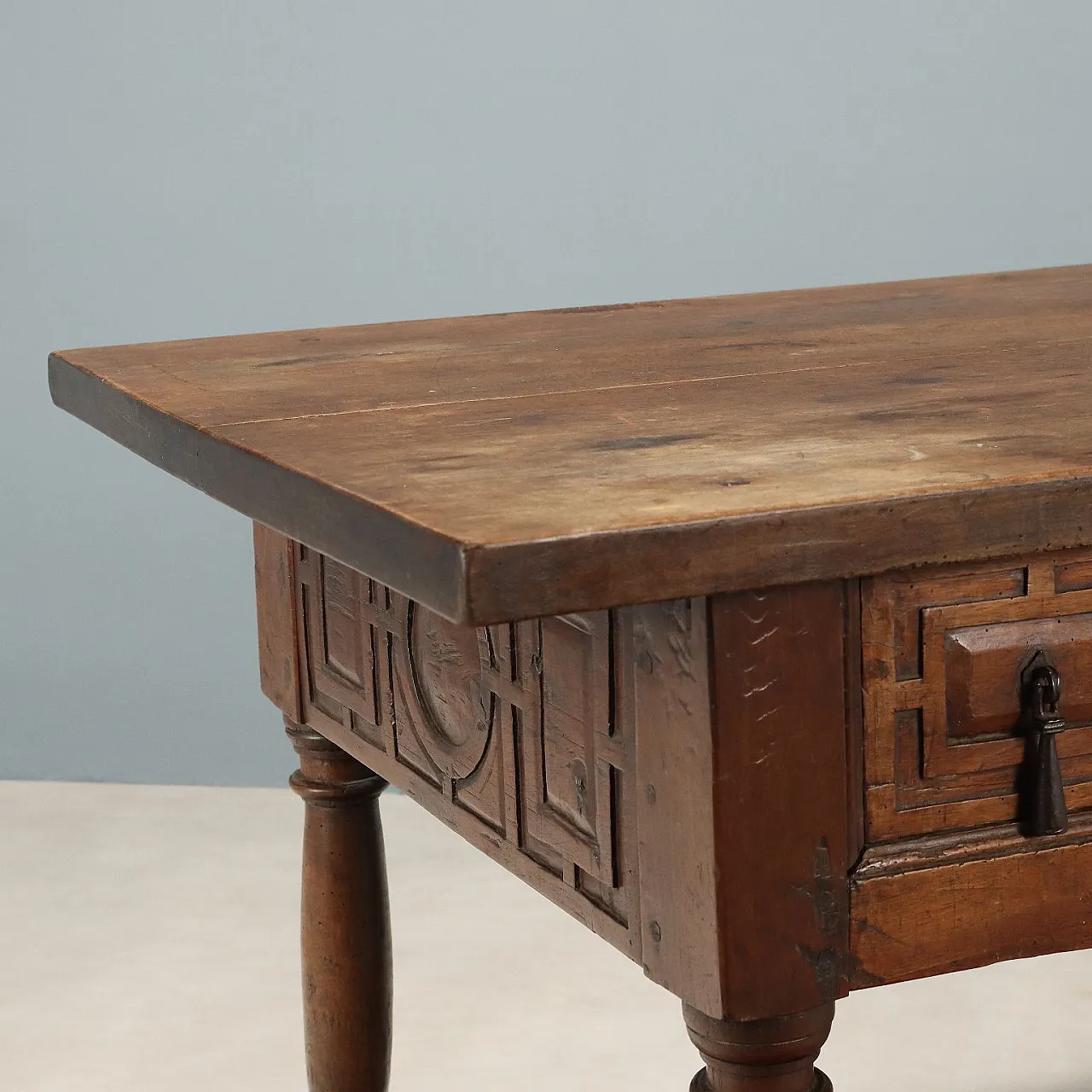 Tavolo in noce con cassetti, '600 6