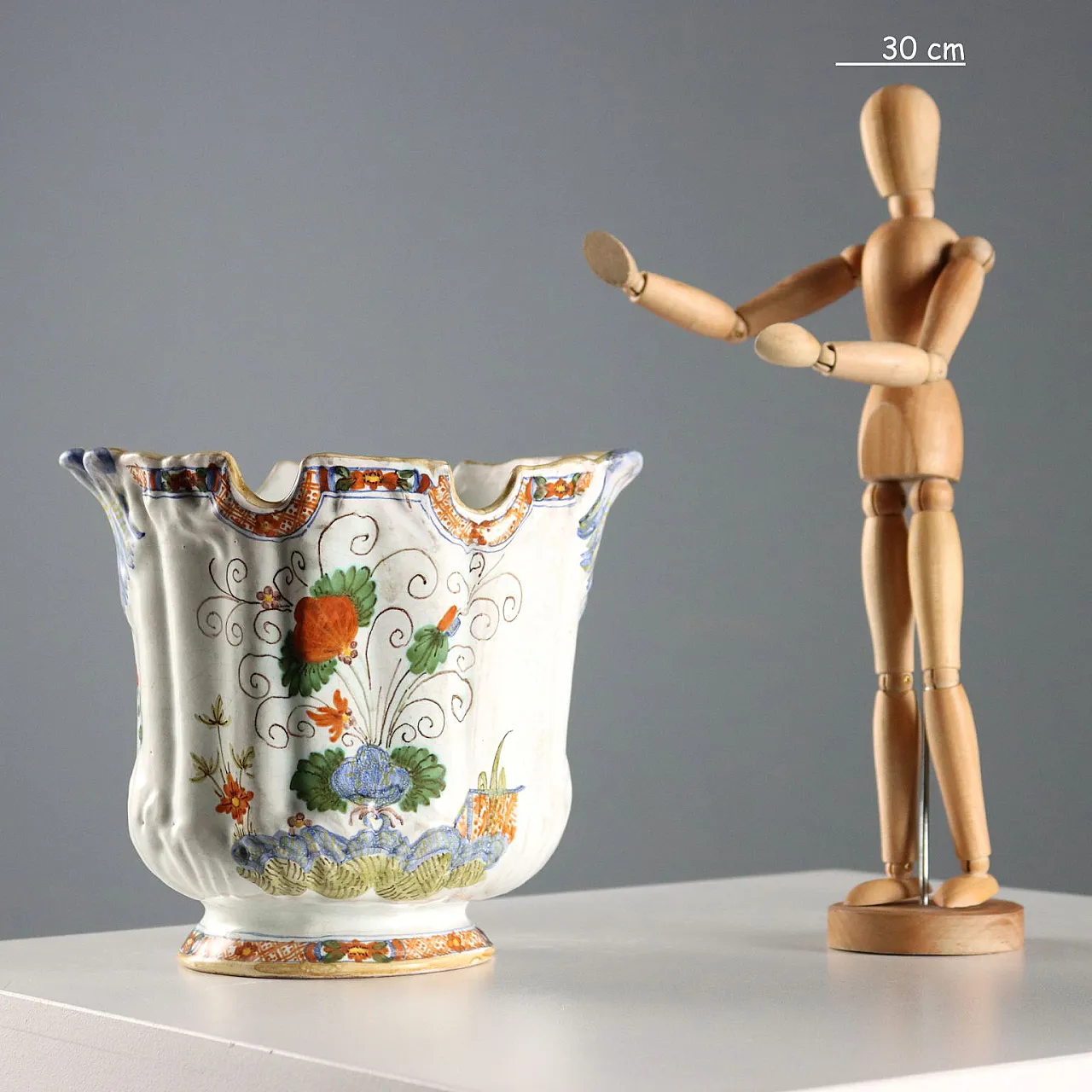 Affresco in maiolica dipinta con elementi in rilievo, '900 2