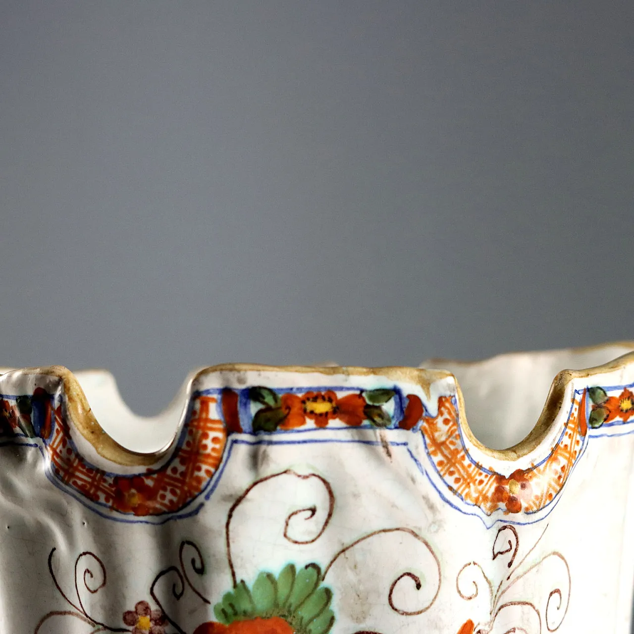 Affresco in maiolica dipinta con elementi in rilievo, '900 3