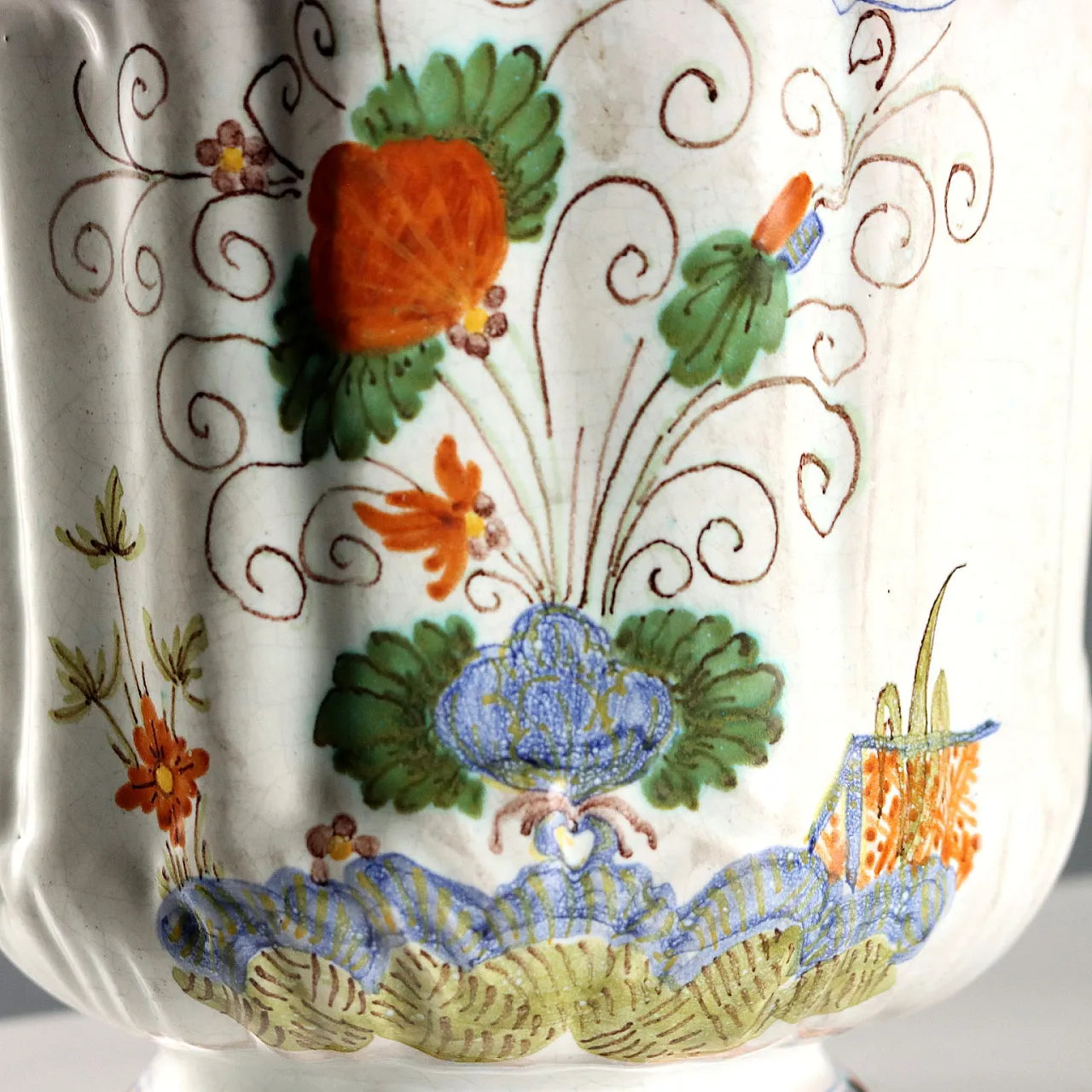 Affresco in maiolica dipinta con elementi in rilievo, '900 4