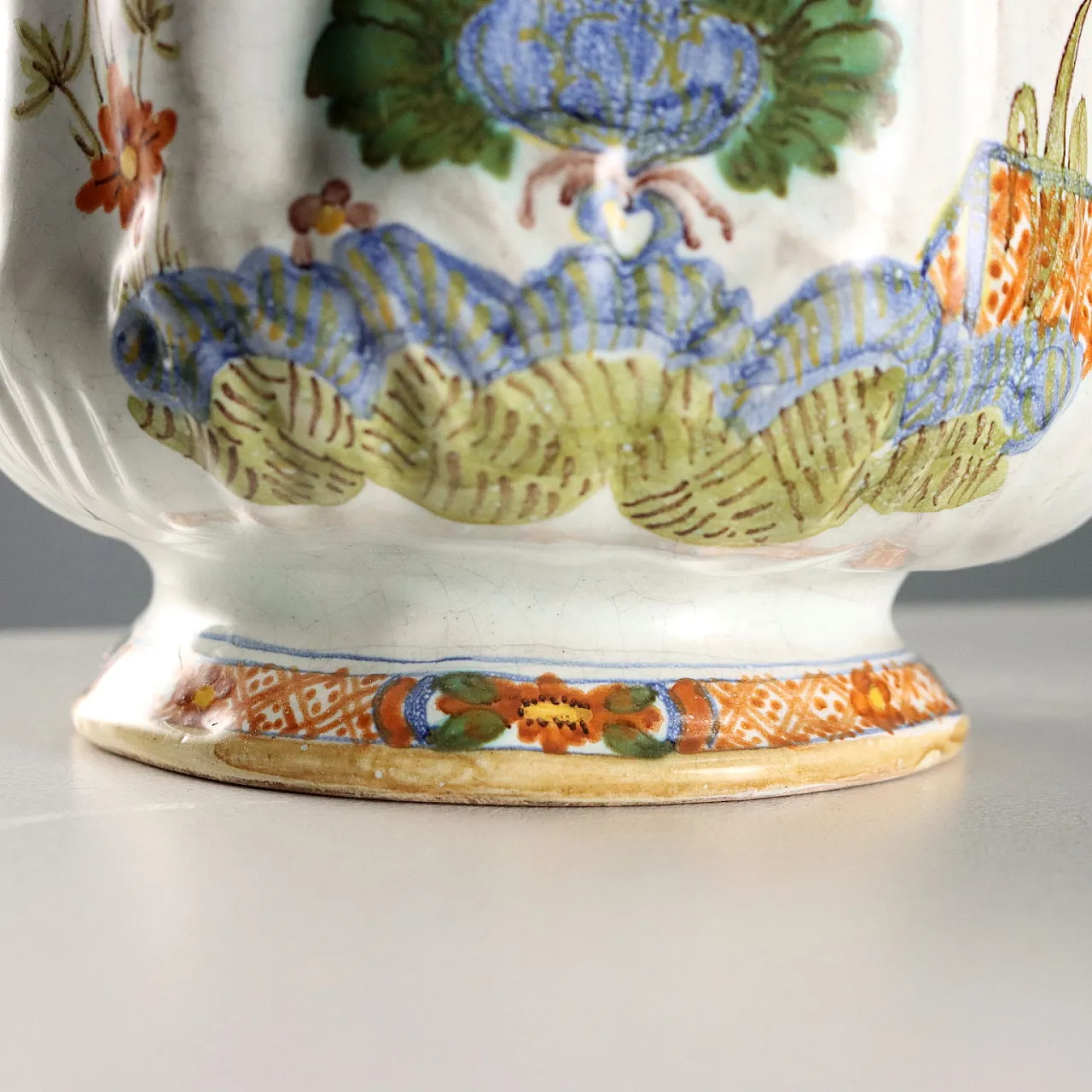 Affresco in maiolica dipinta con elementi in rilievo, '900 5