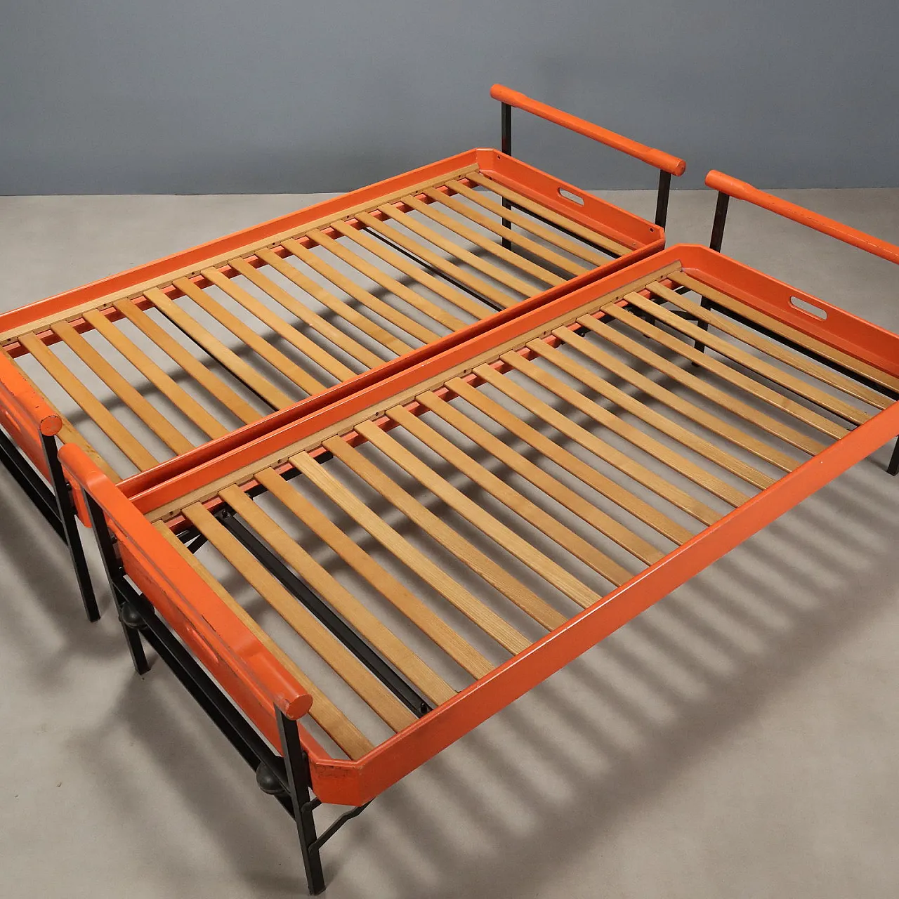 Coppia di letti in legno smaltato e metallo smaltato e cromato, '900 8