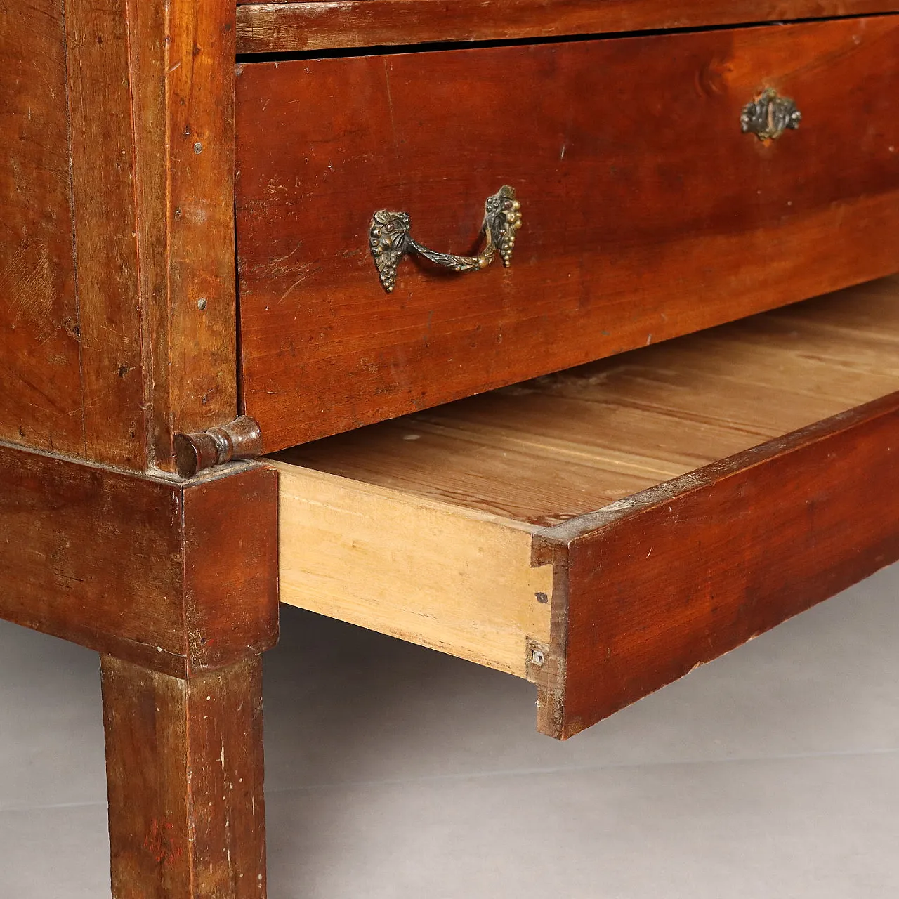 Chest of drawers in walnut with 3 drawers, 19th century 6