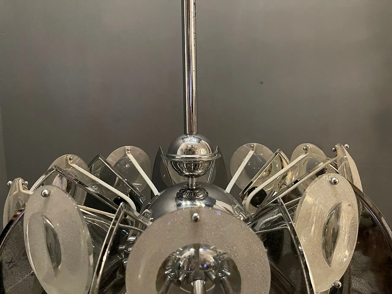 Lampadario grande in metallo cromato e vetro di Oscar Torlasco, anni '70 3