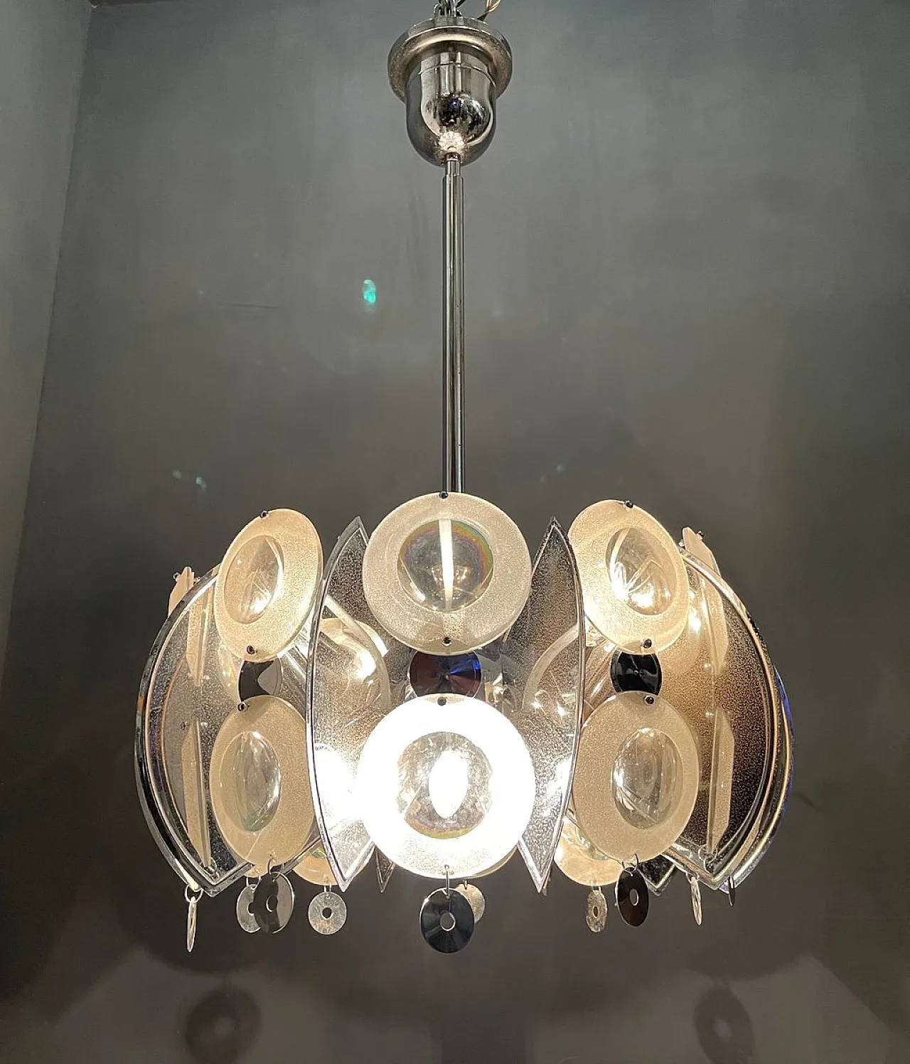 Lampadario grande in metallo cromato e vetro di Oscar Torlasco, anni '70 7