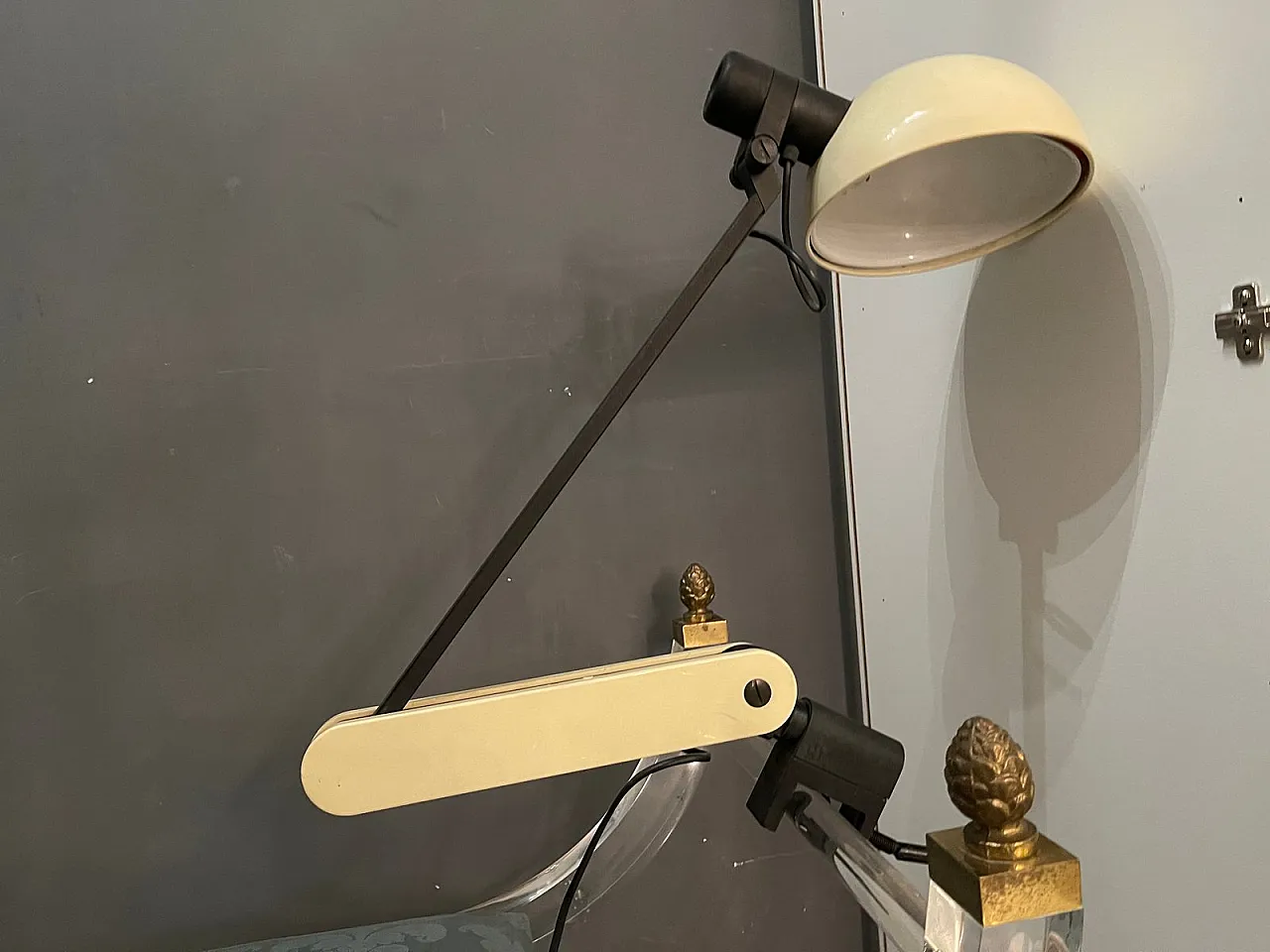 Mid-Century table lamp by Guzzini 2