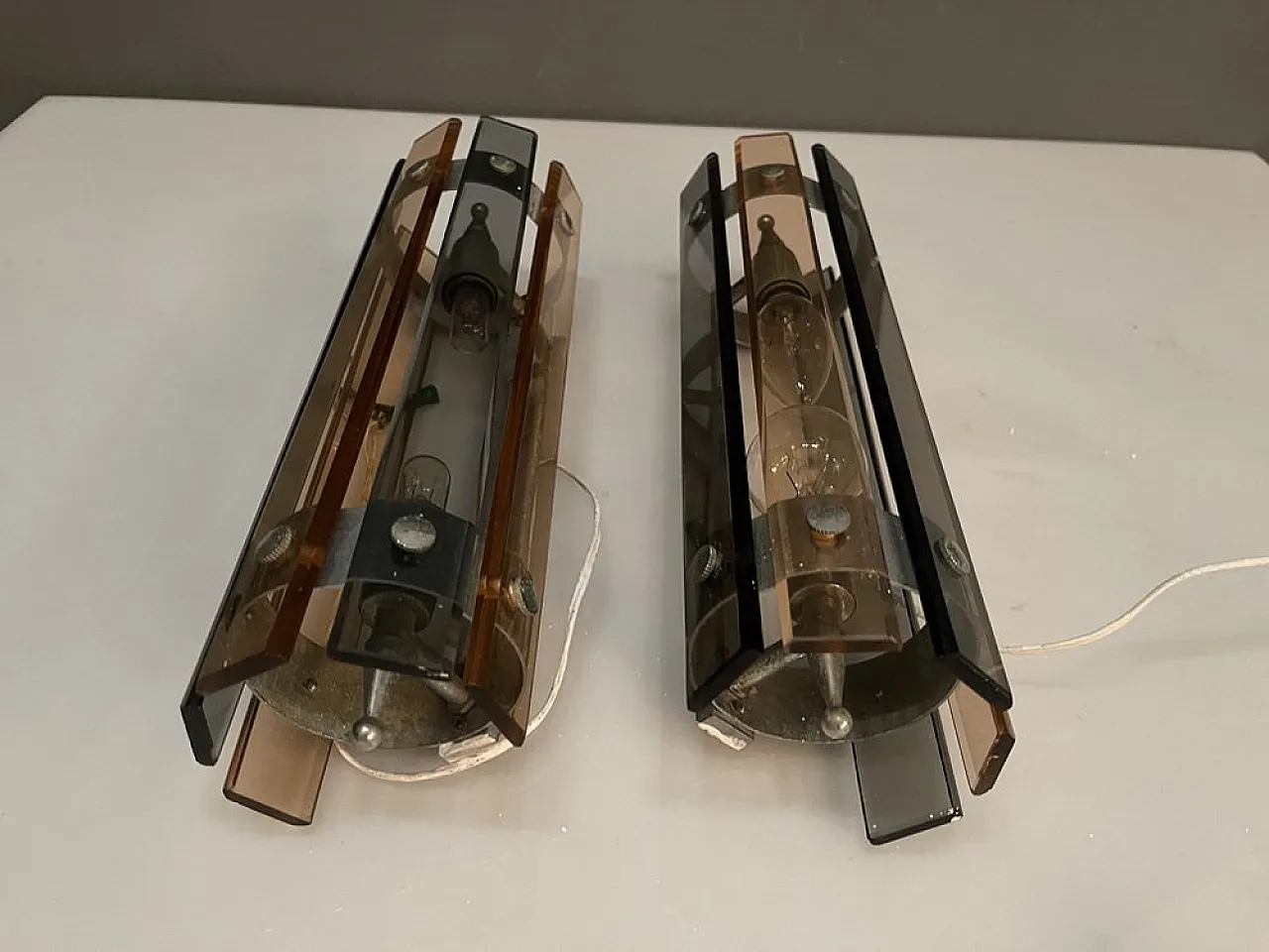 Coppia di applique in vetro rosa e grigio di metà secolo, anni '70 1