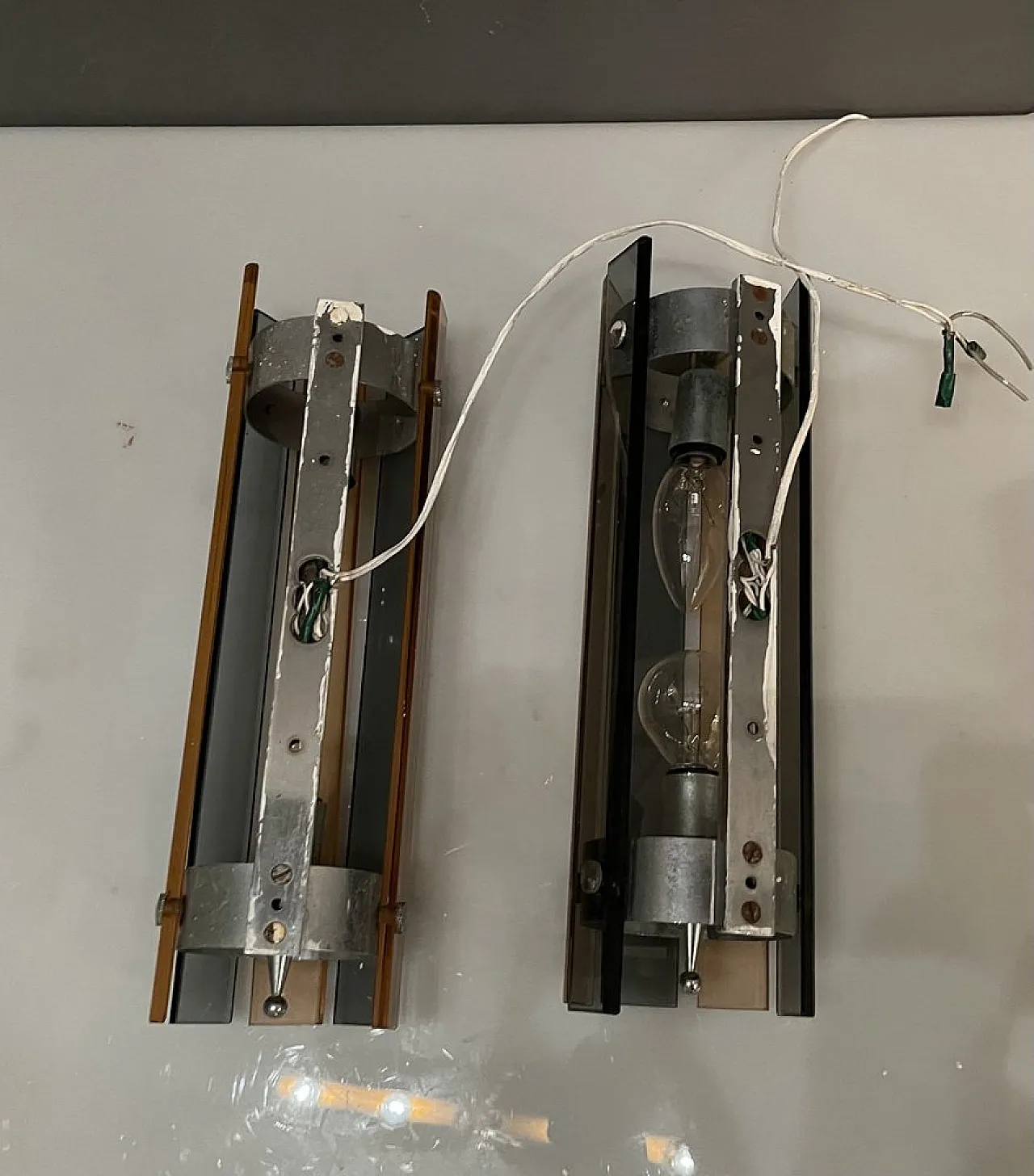 Coppia di applique in vetro rosa e grigio di metà secolo, anni '70 3