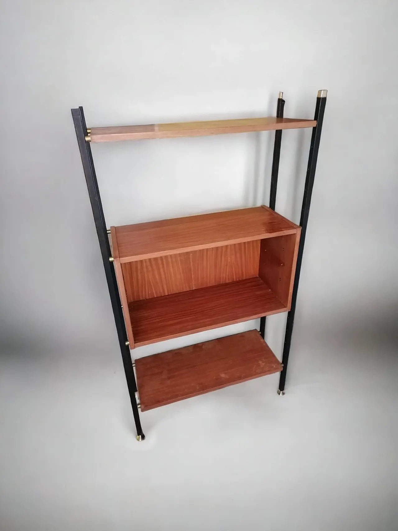 Libreria svedese con 2 ripiani e vano, anni '70 3