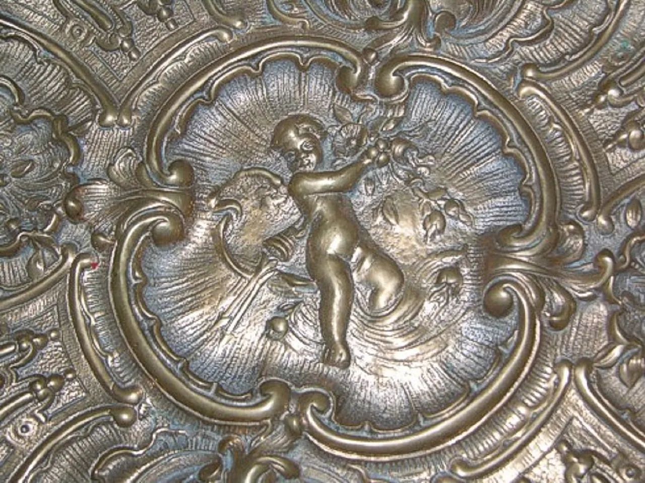 Centrotavola in bronzo raffigurante Cupido, primo '900 3